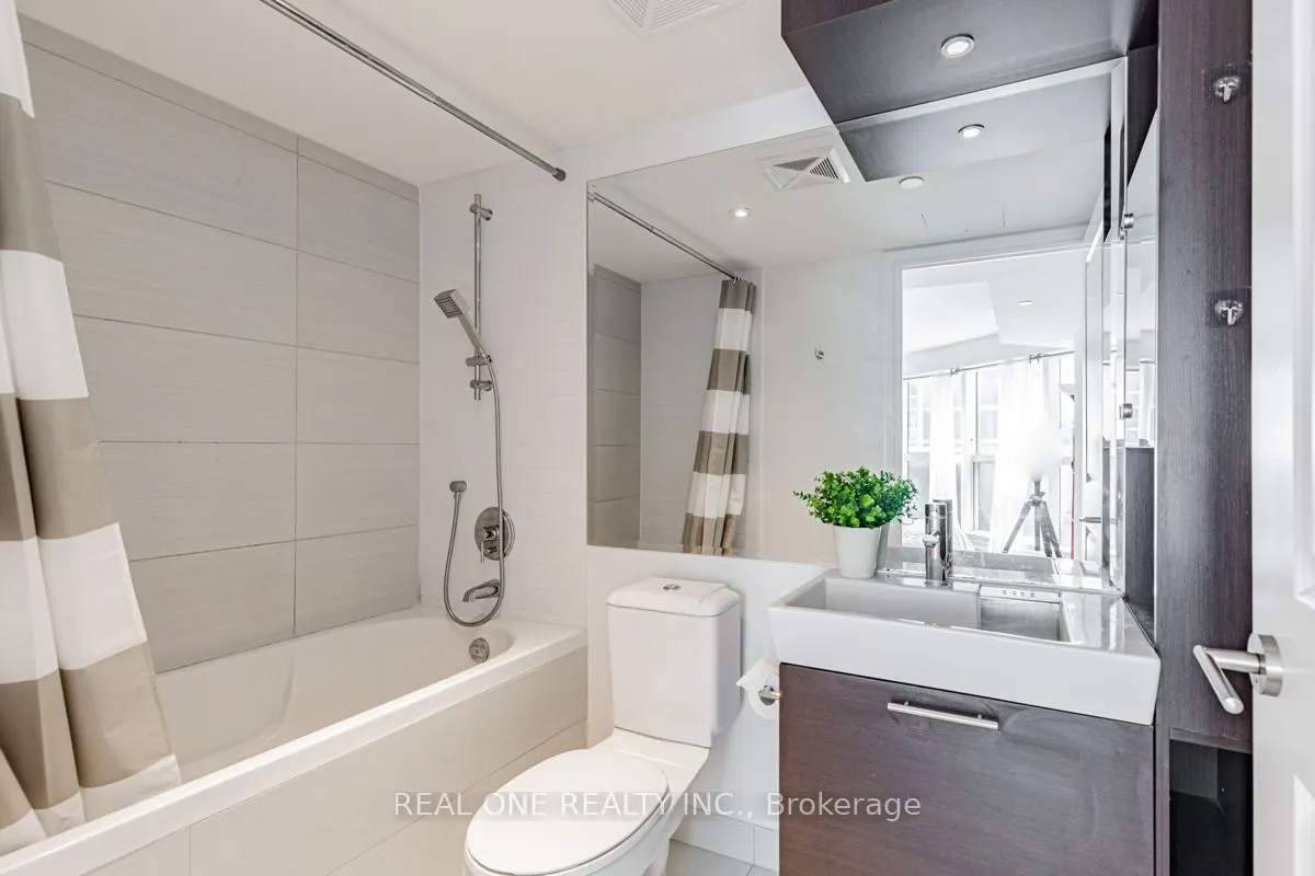 386 Yonge Street, #1408