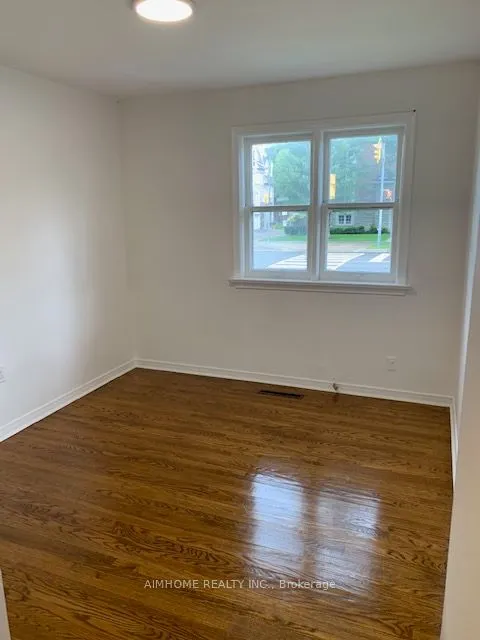 224 Finch Avenue E, #Main Fl