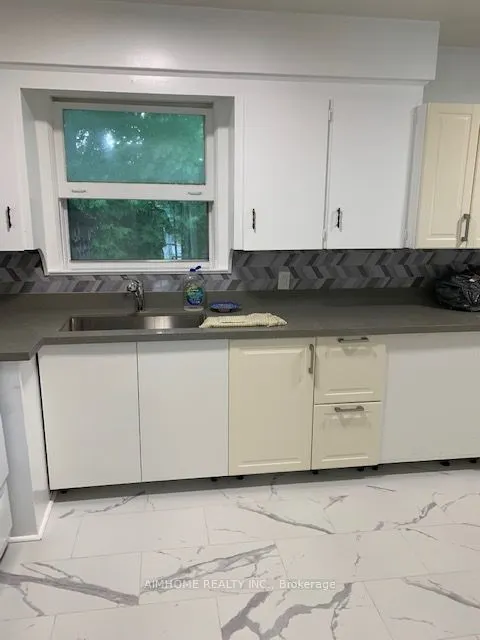 224 Finch Avenue E, #Main Fl