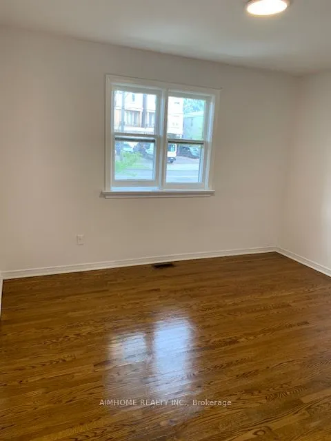 224 Finch Avenue E, #Main Fl