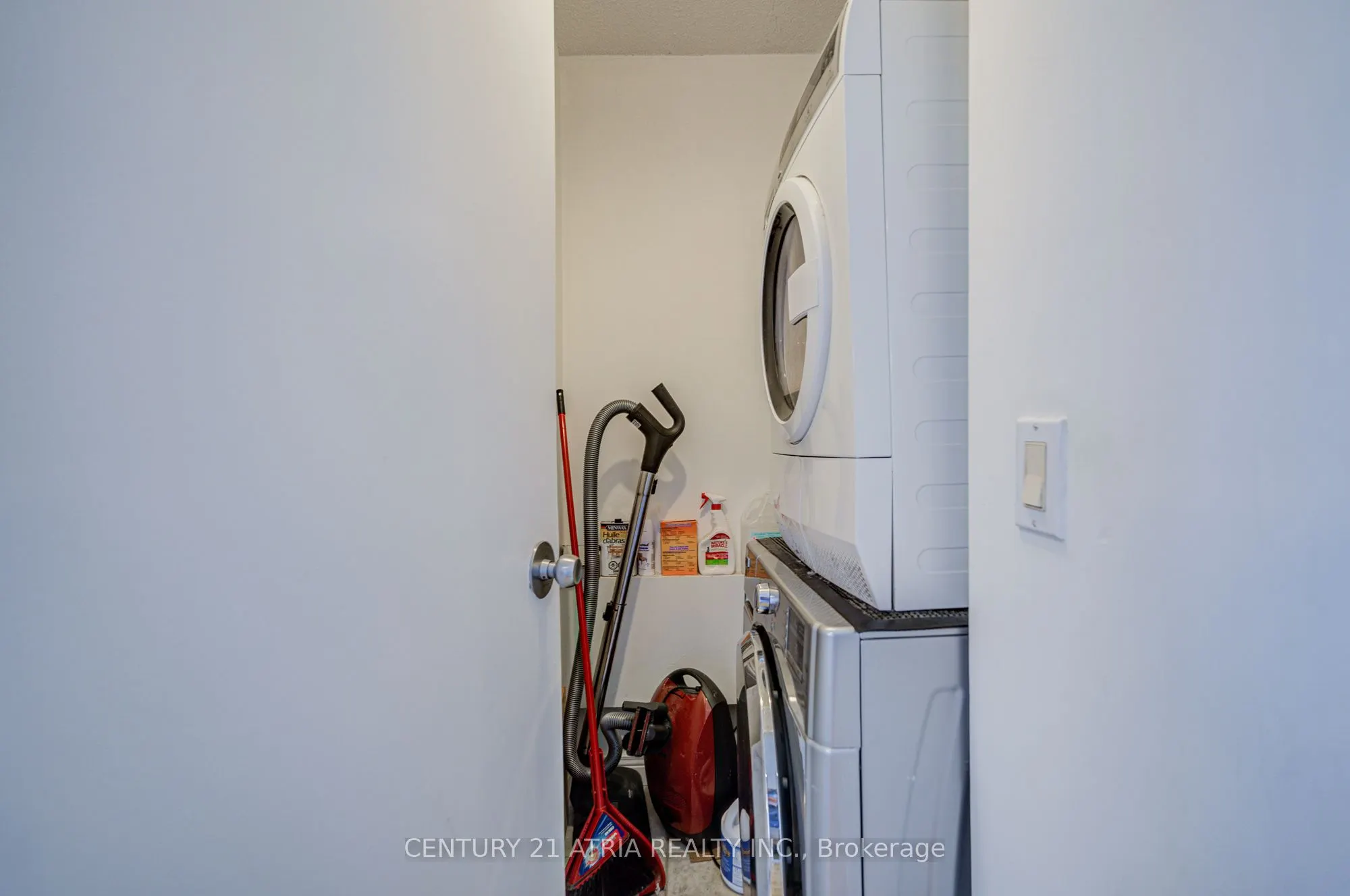 914 Yonge Street, #1911