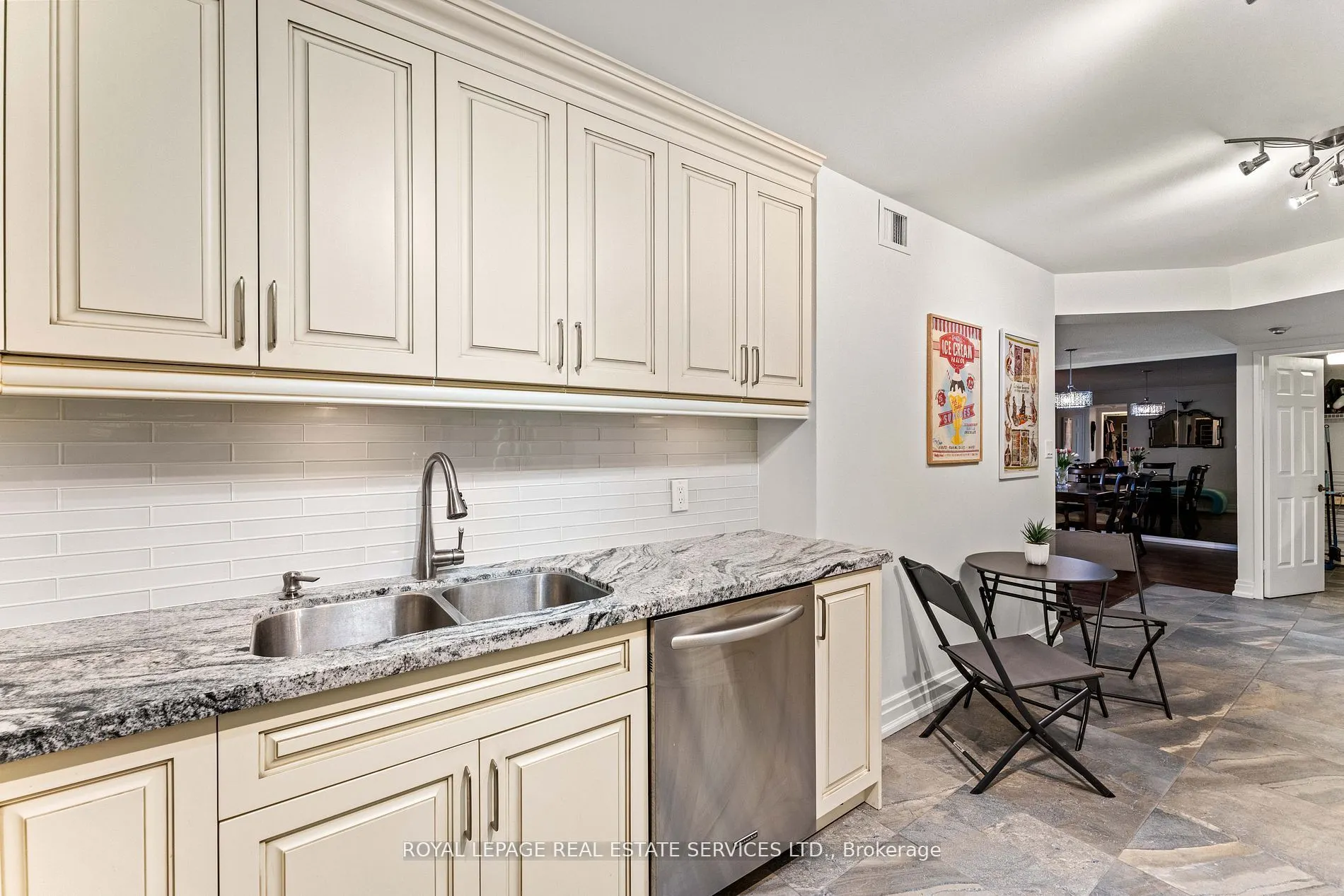 5444 Yonge Street, #1711