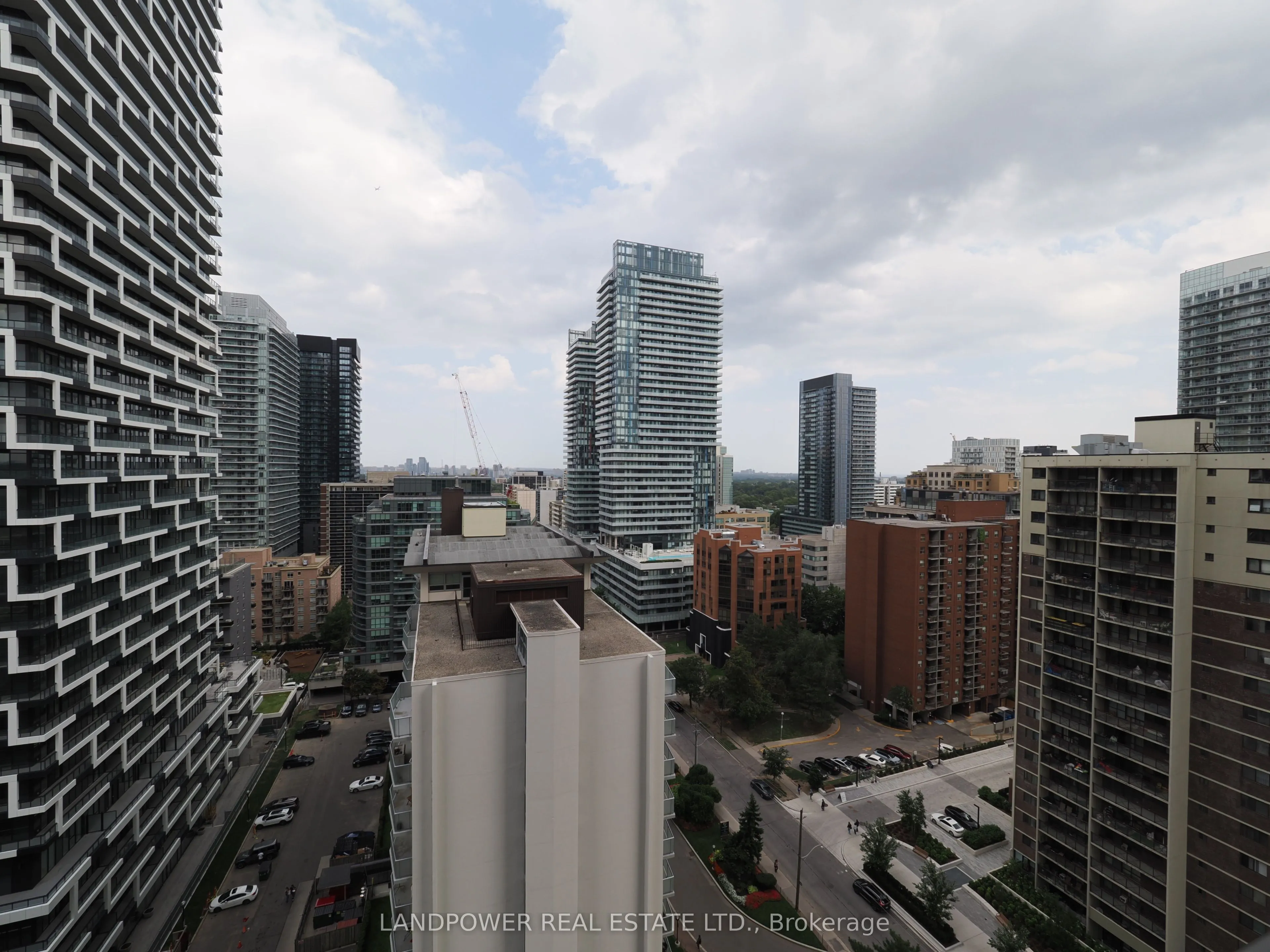 70 Roehampton Avenue, #1611