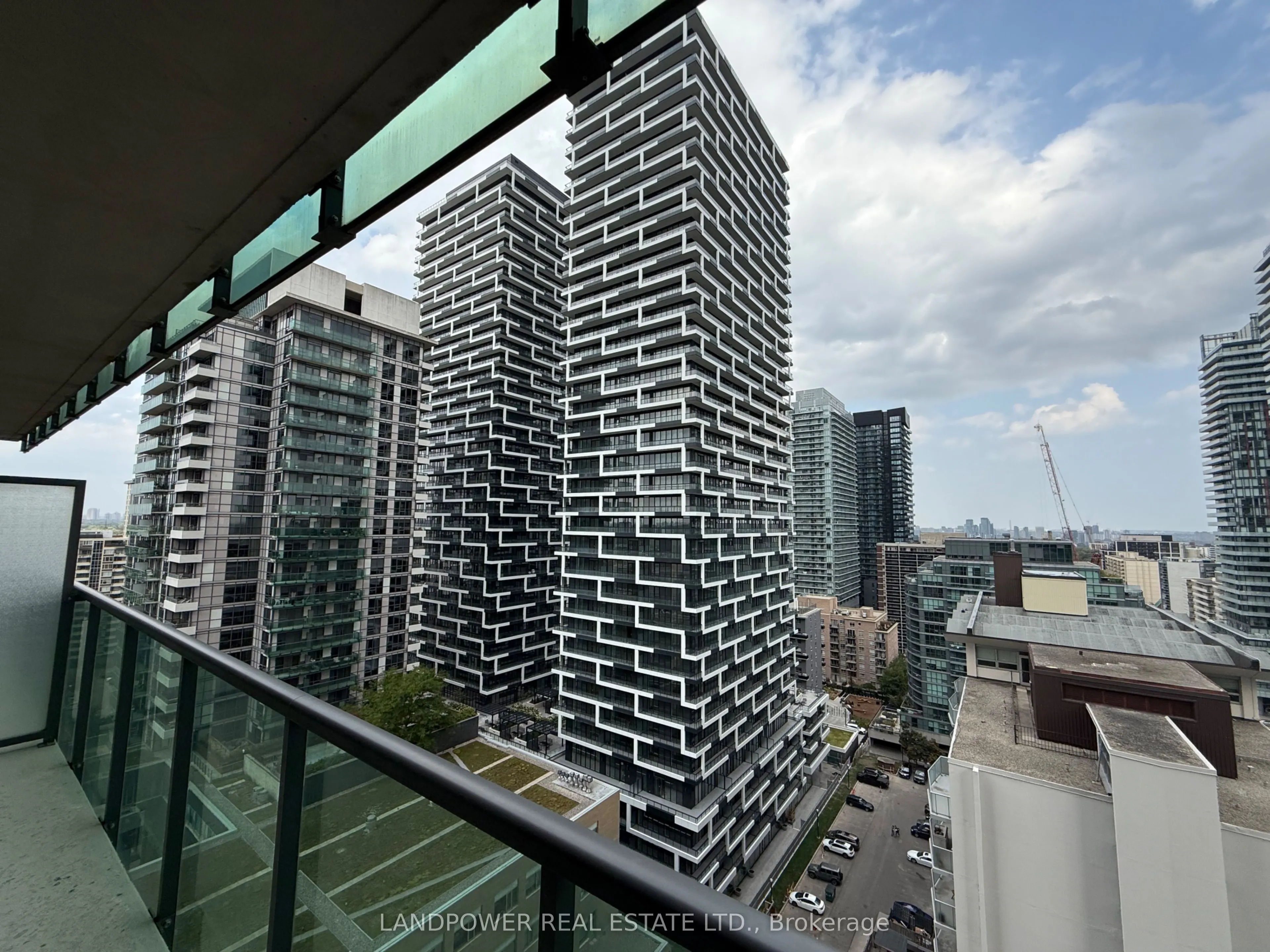 70 Roehampton Avenue, #1611