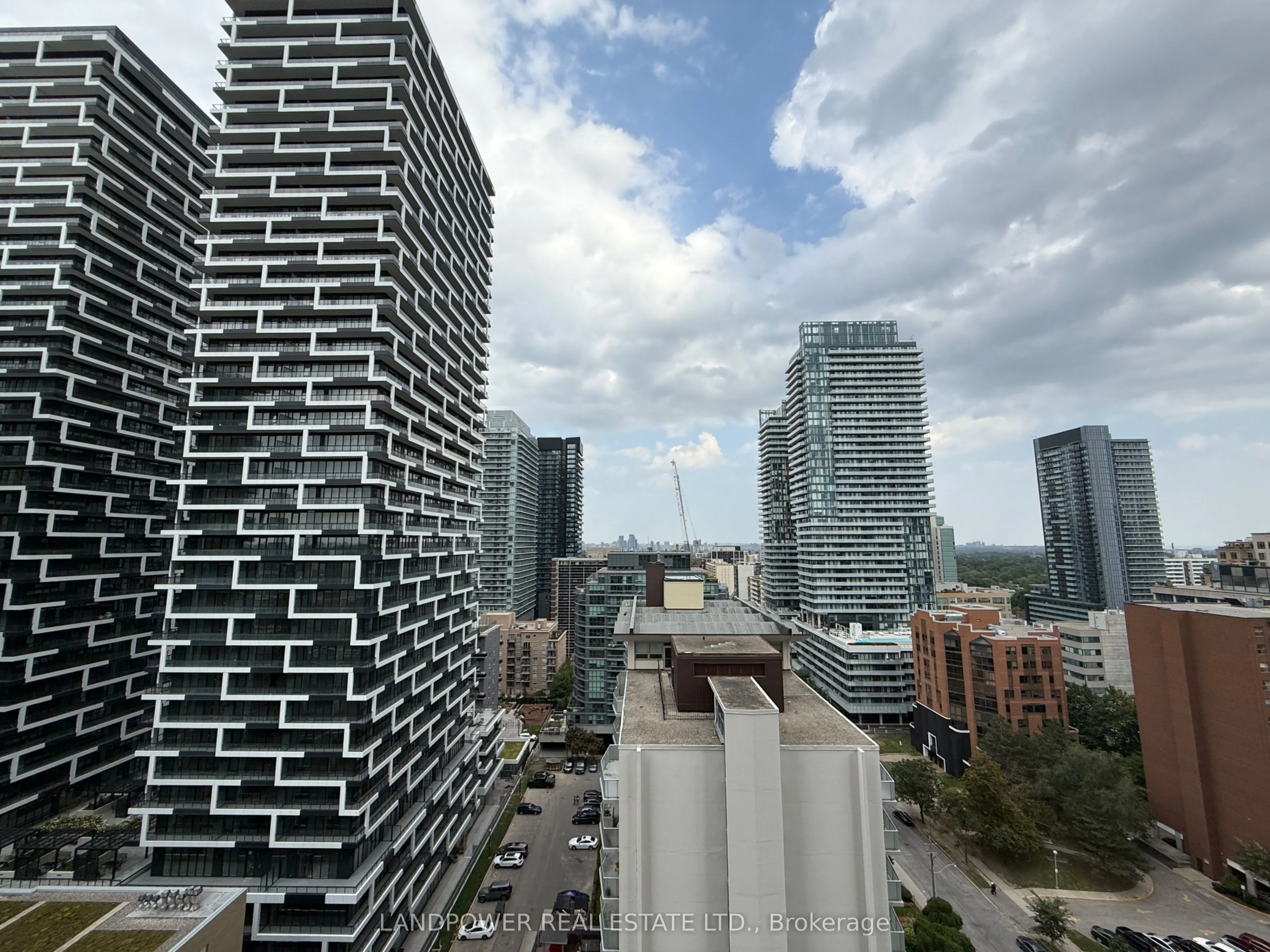 70 Roehampton Avenue, #1611