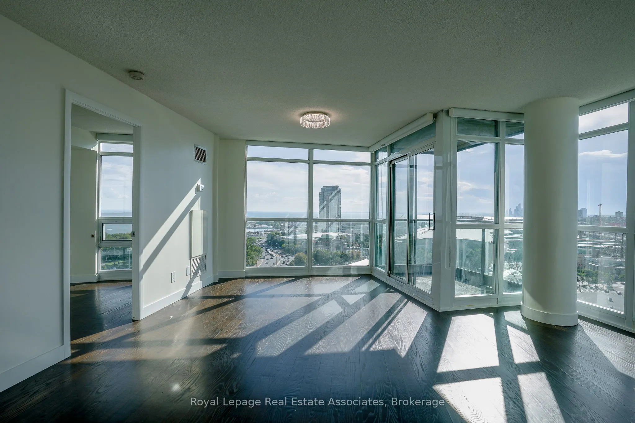 231 Fort York Boulevard, #1904