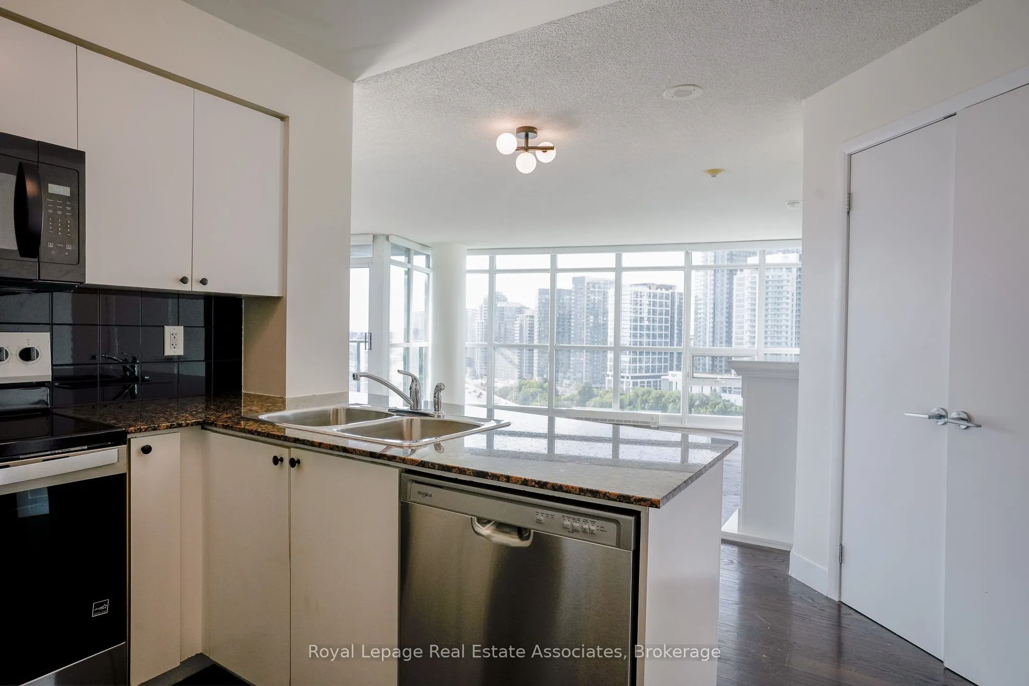 231 Fort York Boulevard, #1904