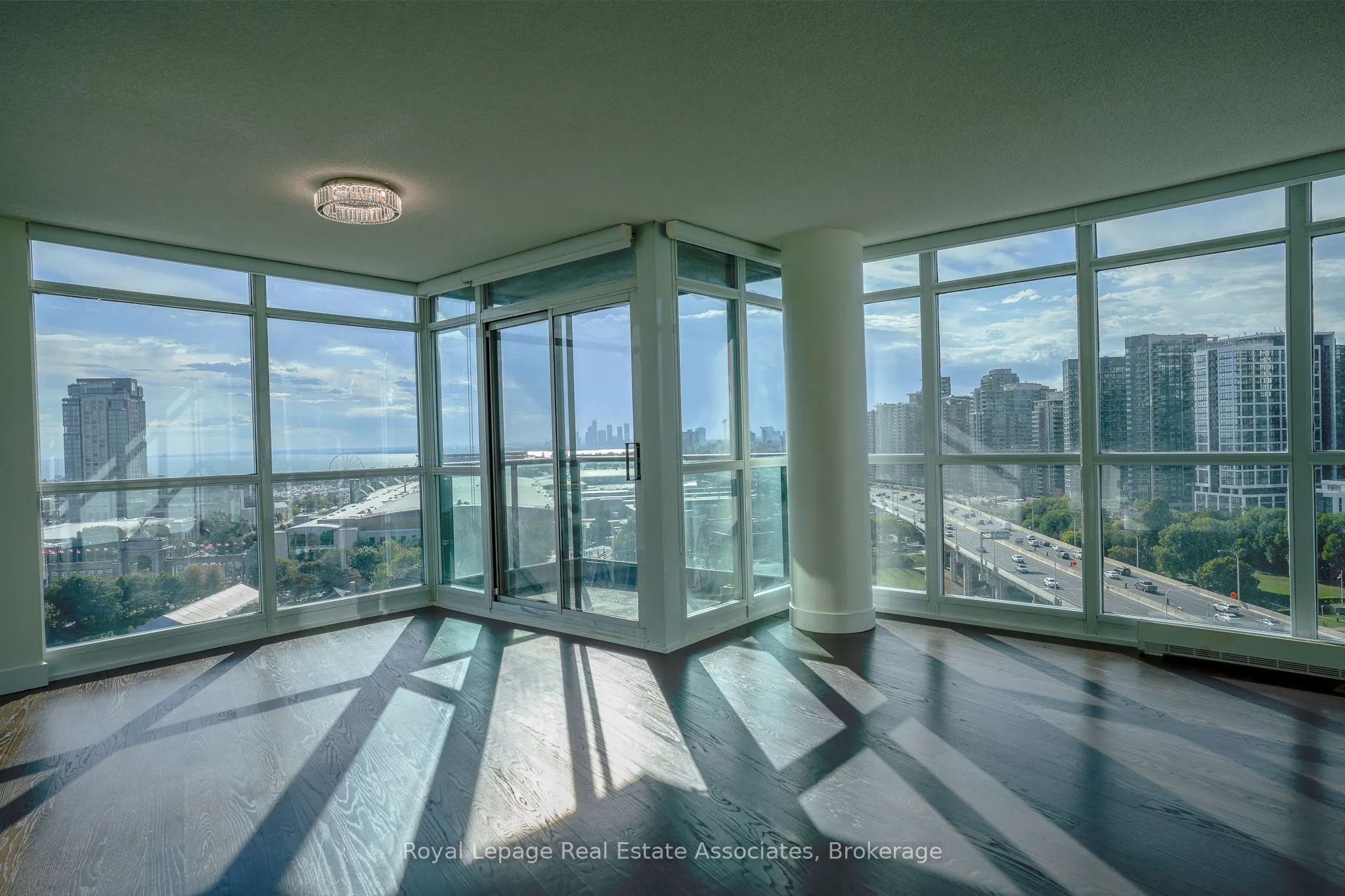 231 Fort York Boulevard, #1904
