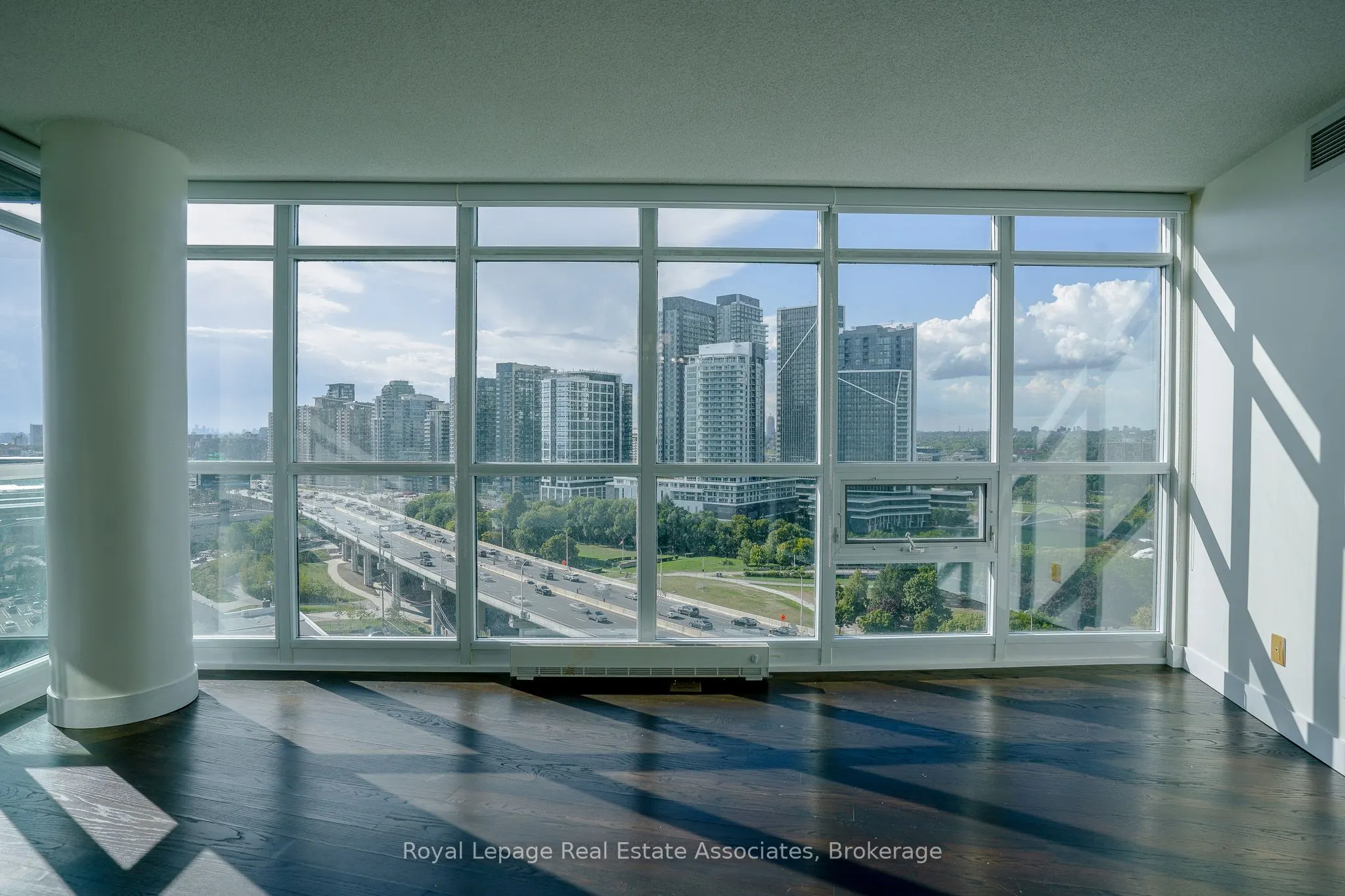 231 Fort York Boulevard, #1904