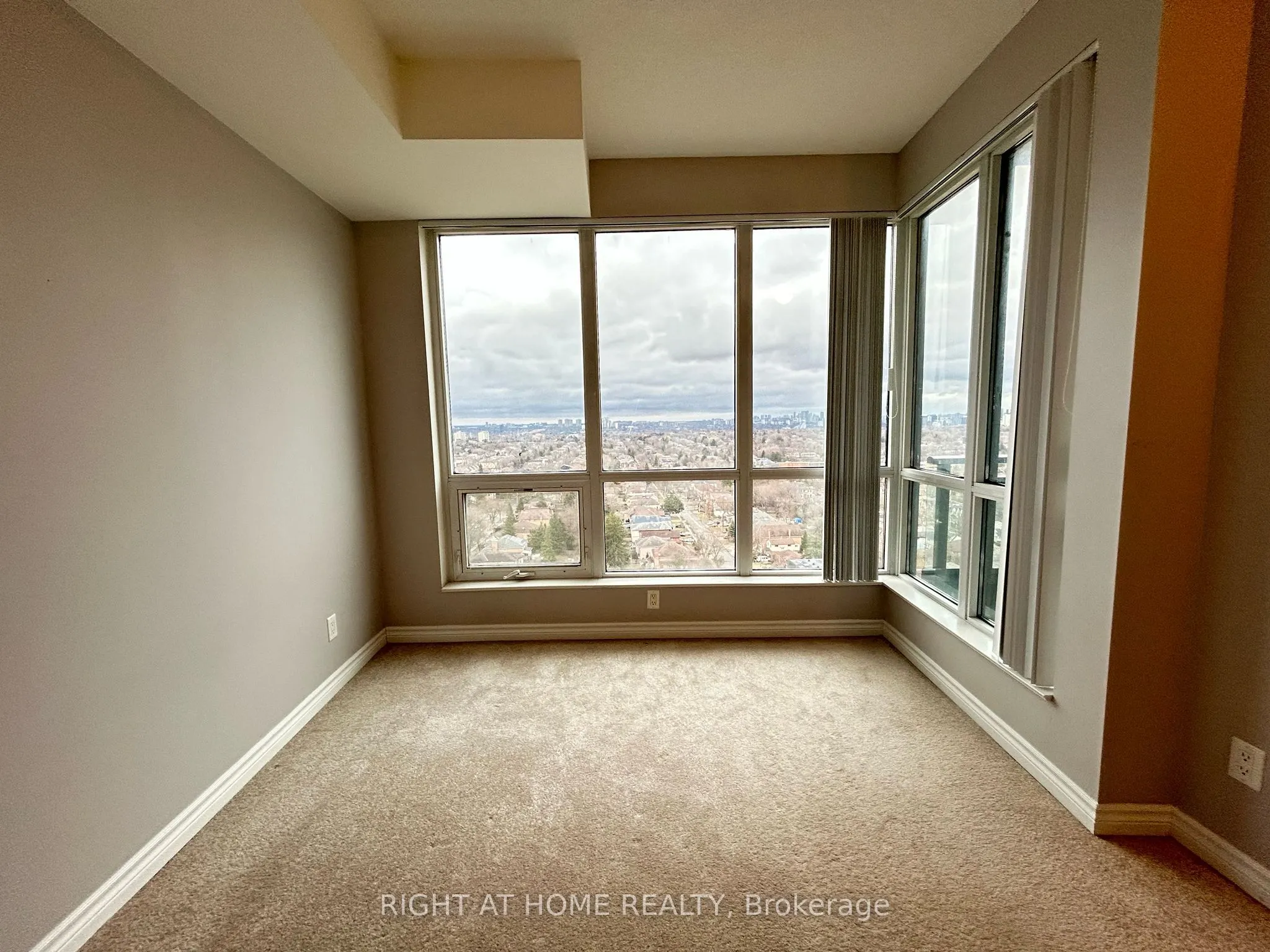 18 Holmes Avenue, #1901