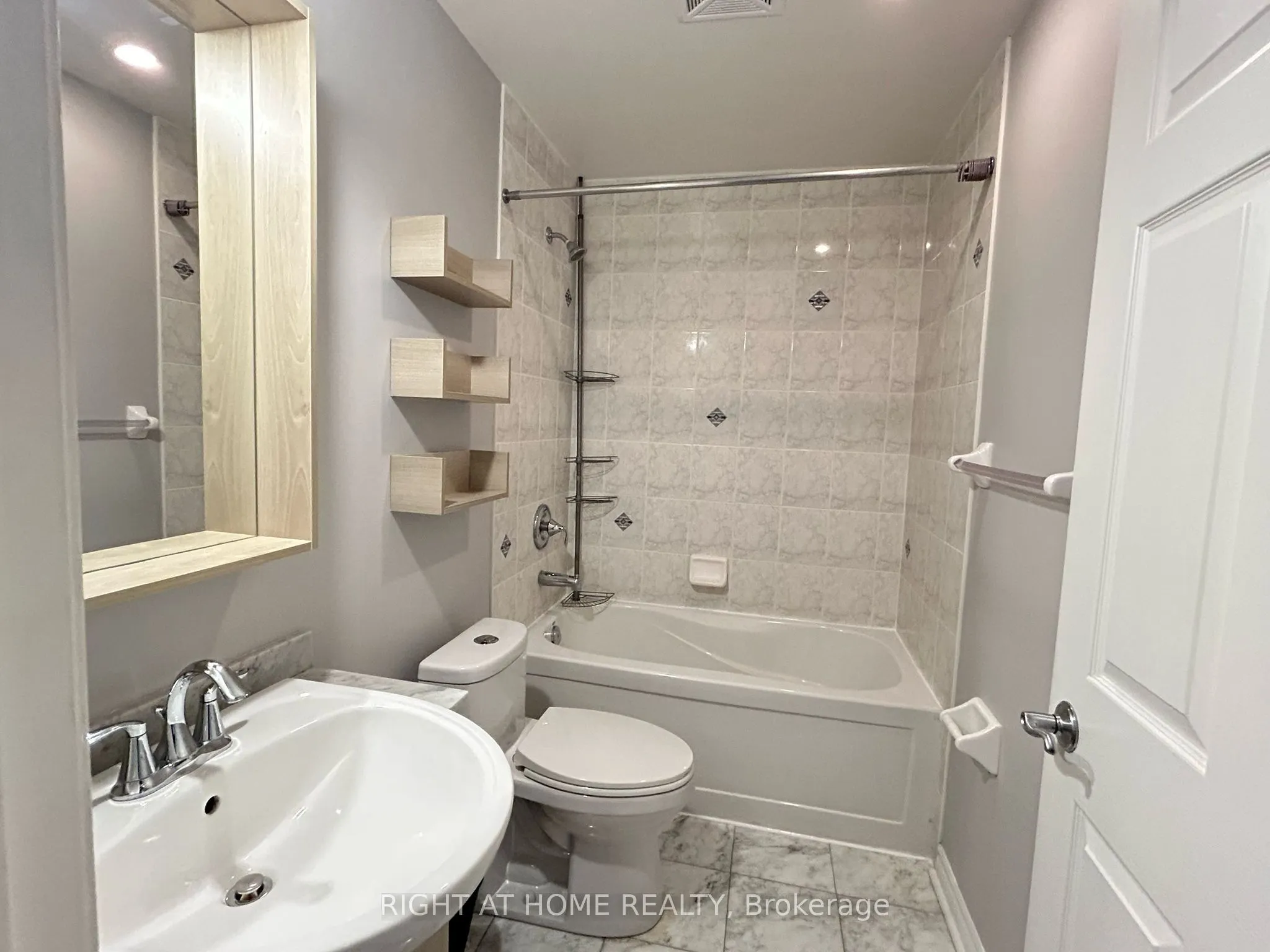 18 Holmes Avenue, #1901