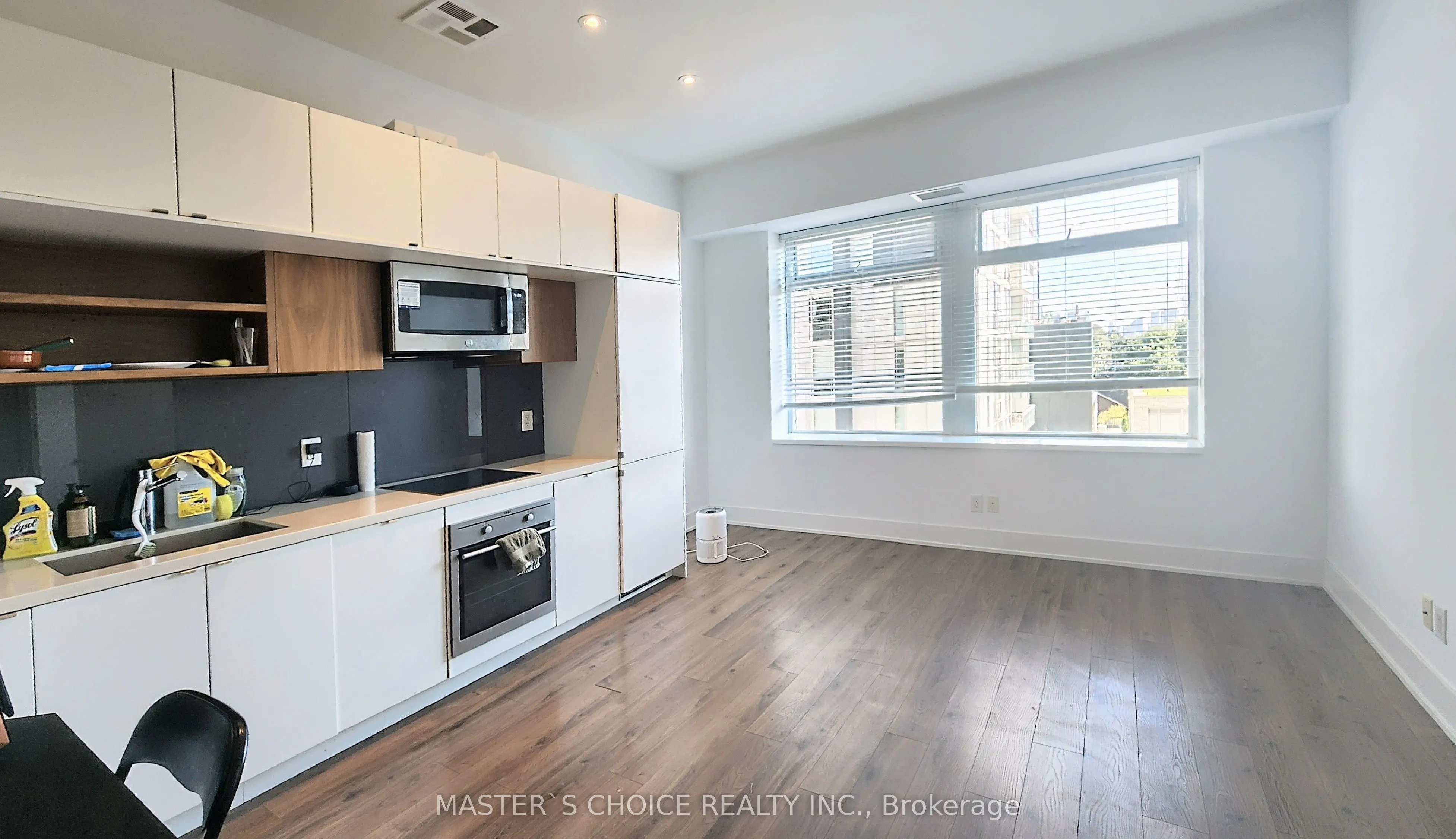 111 St Clair Avenue W, #409