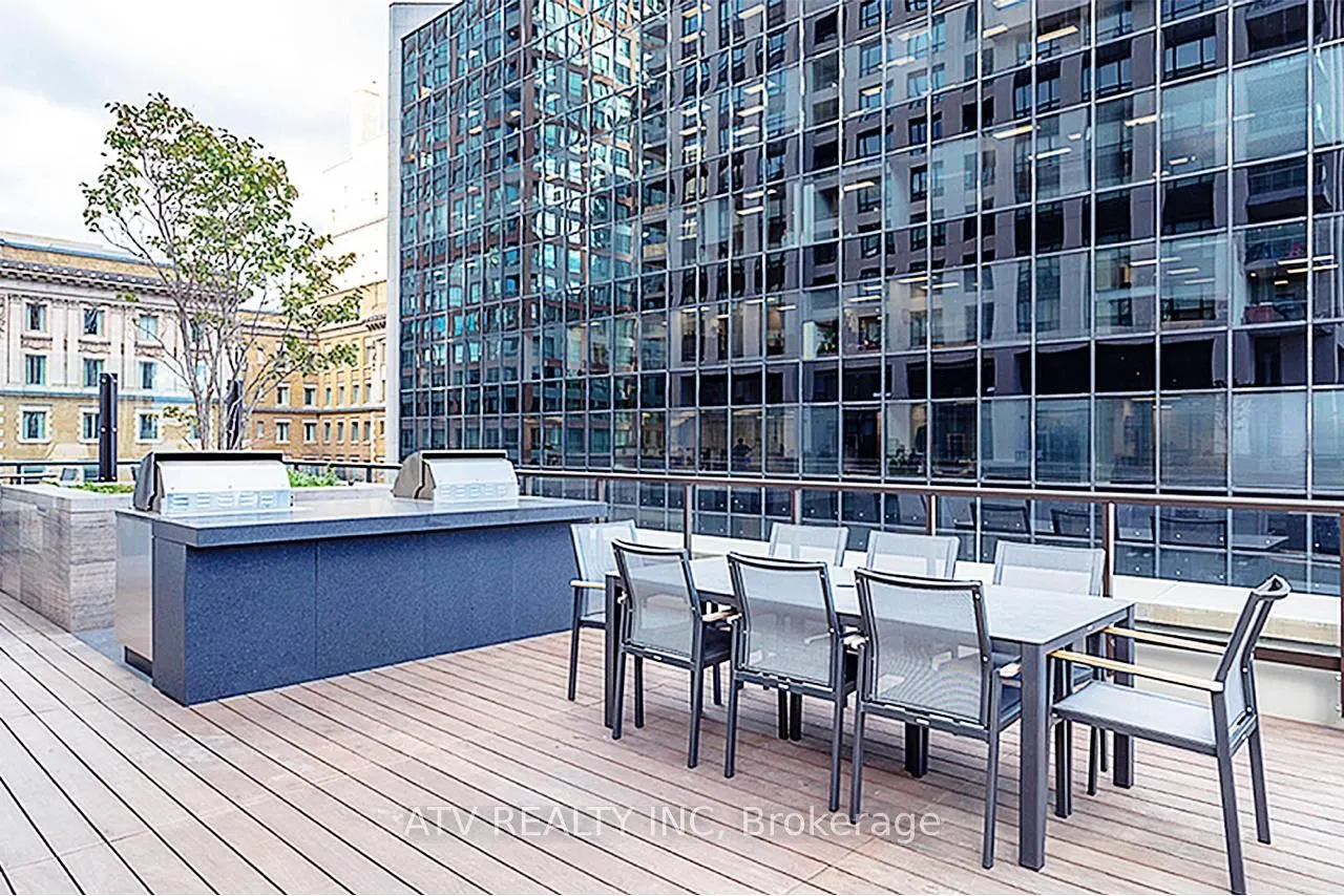 88 Scott Street, #601