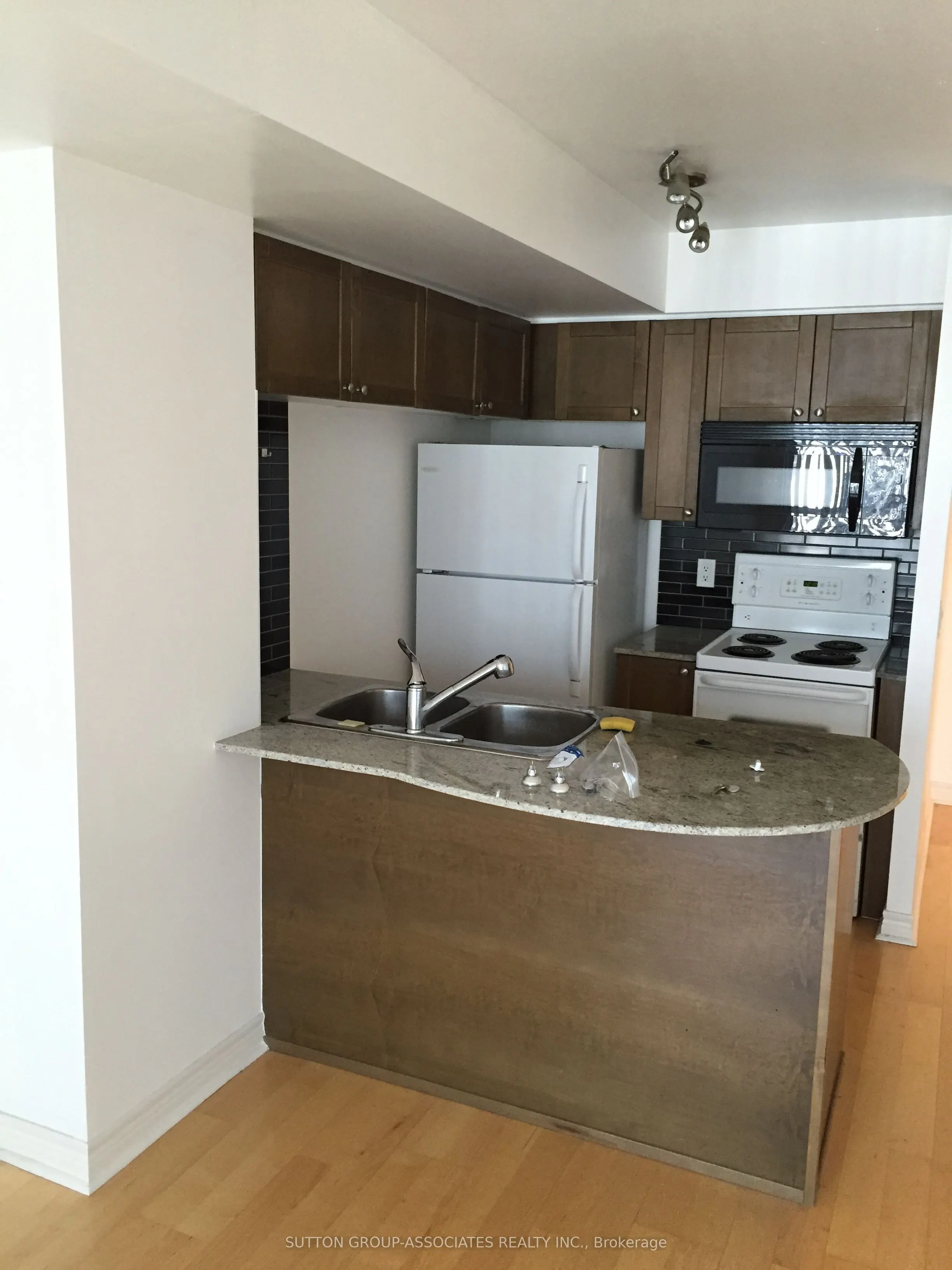 763 Bay Street, #1914