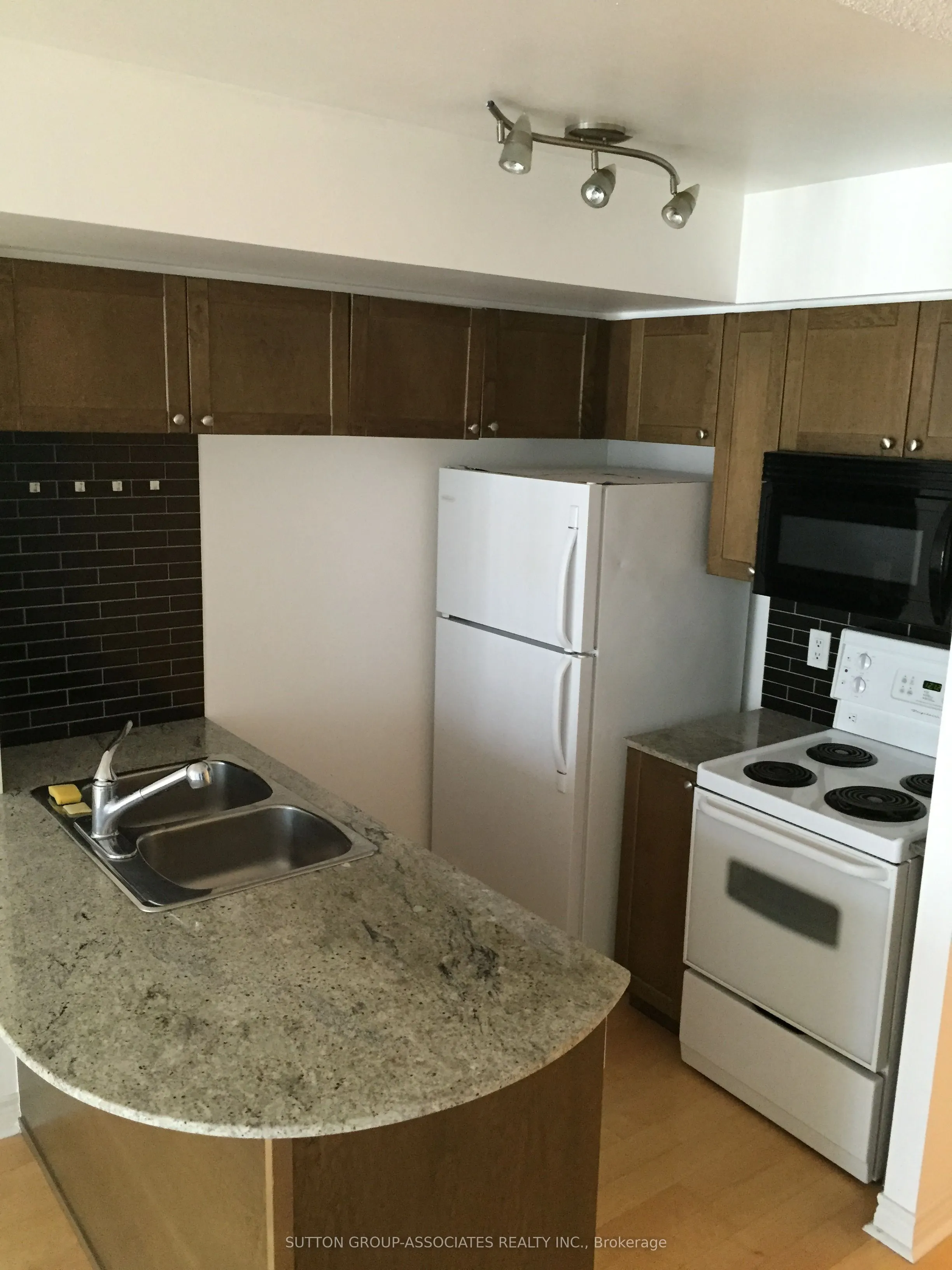 763 Bay Street, #1914