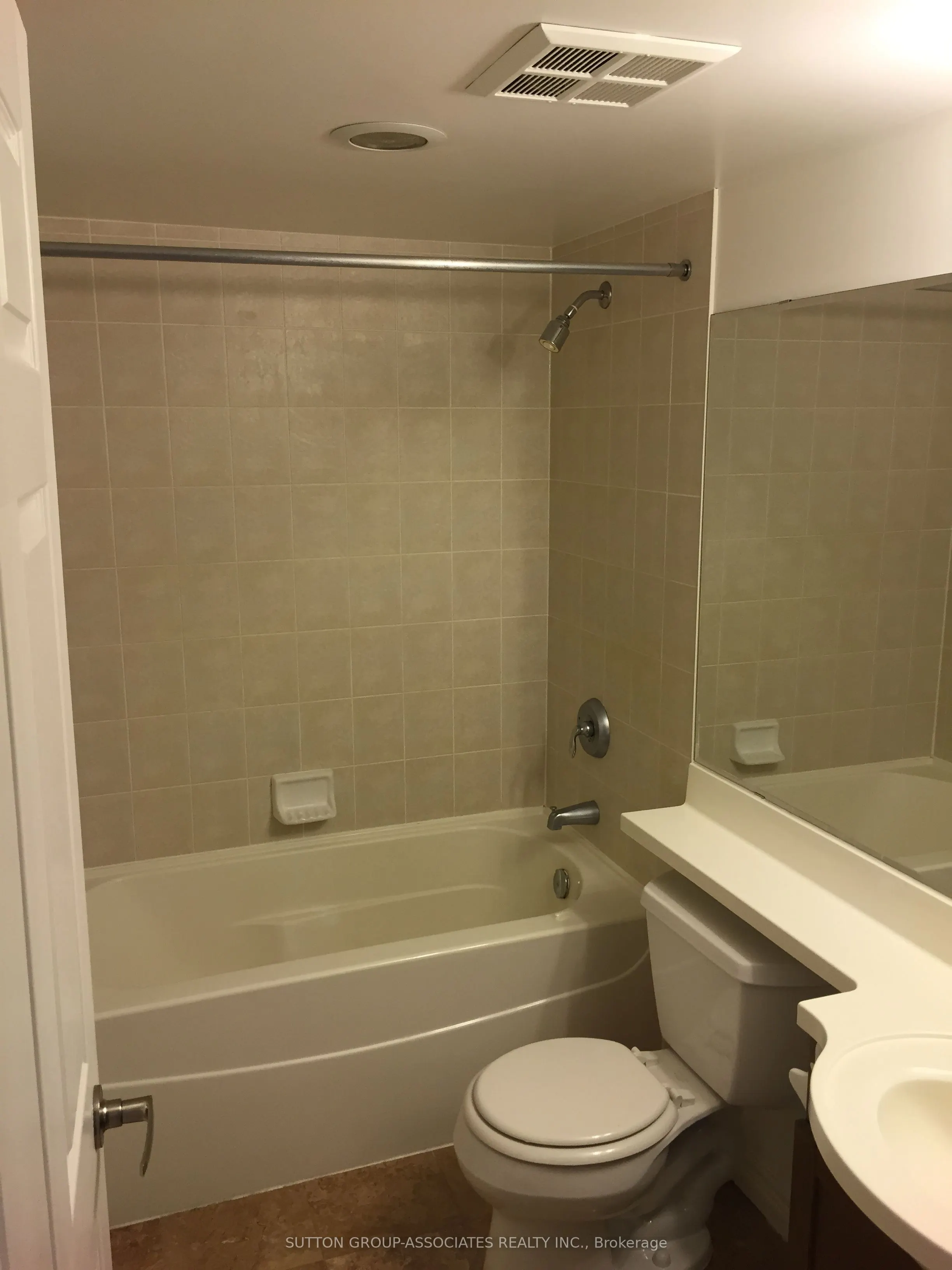 763 Bay Street, #1914