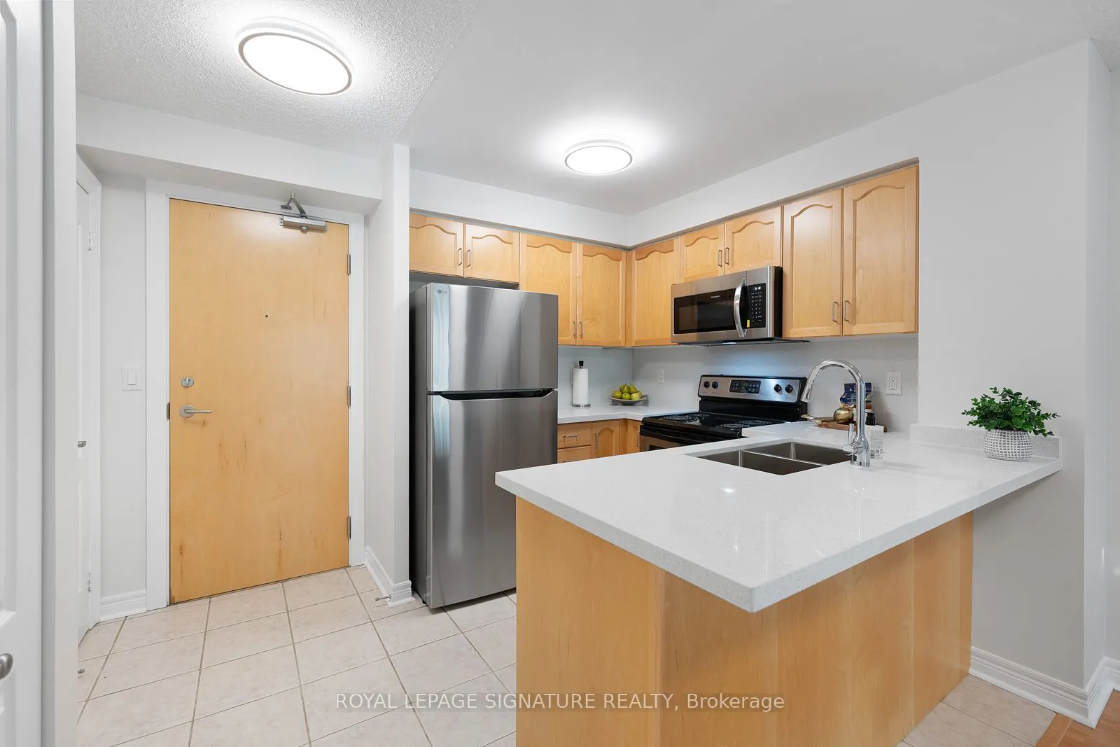 212 Eglinton Avenue E, #605