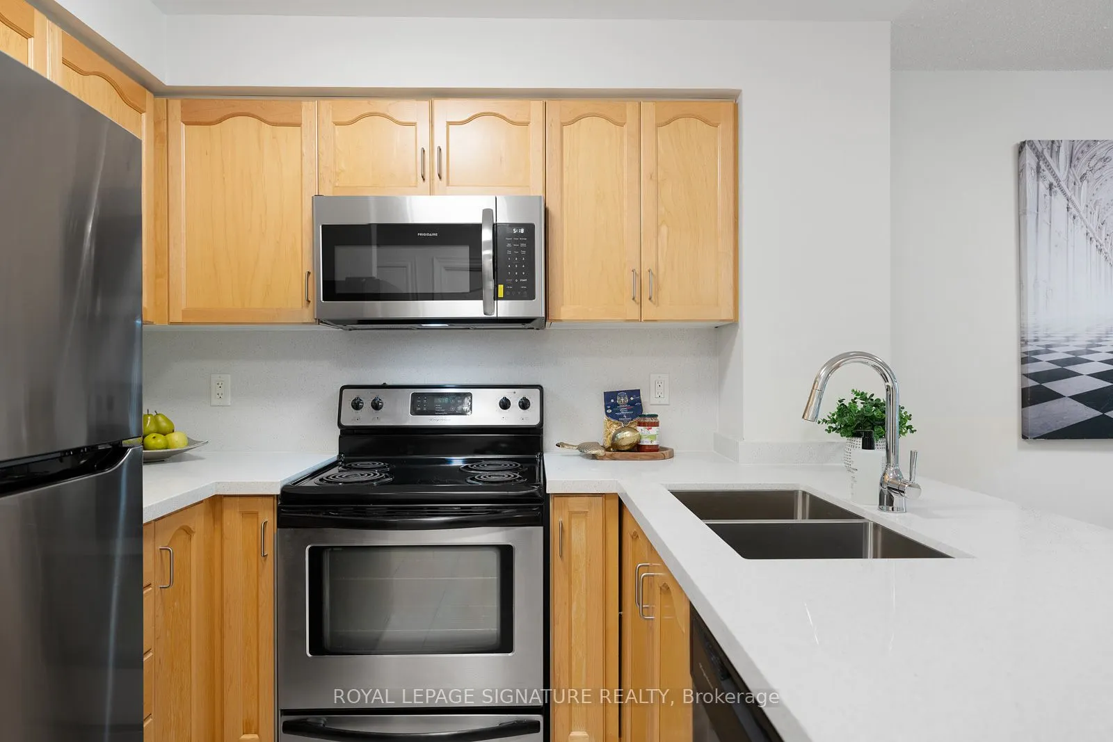 212 Eglinton Avenue E, #605