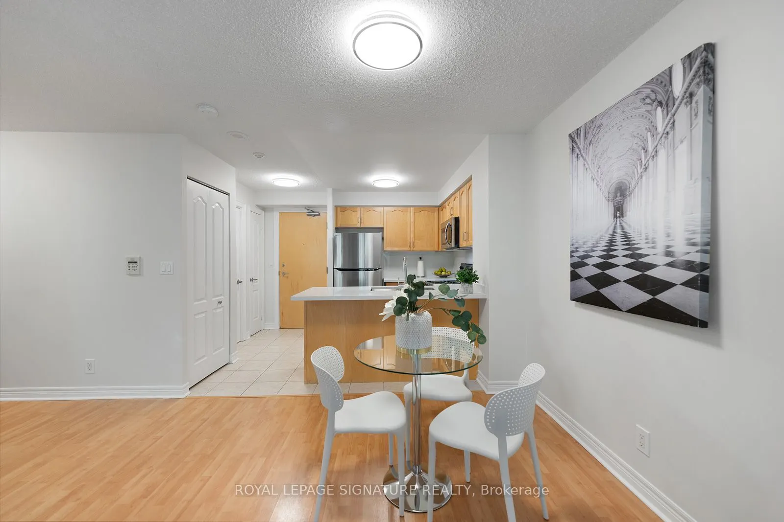 212 Eglinton Avenue E, #605