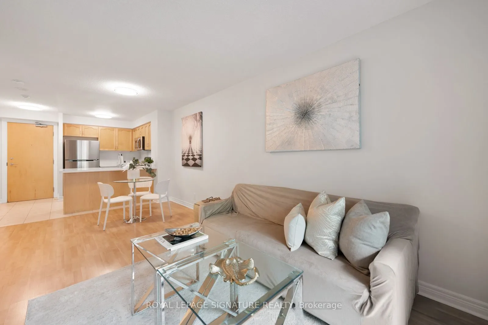 212 Eglinton Avenue E, #605