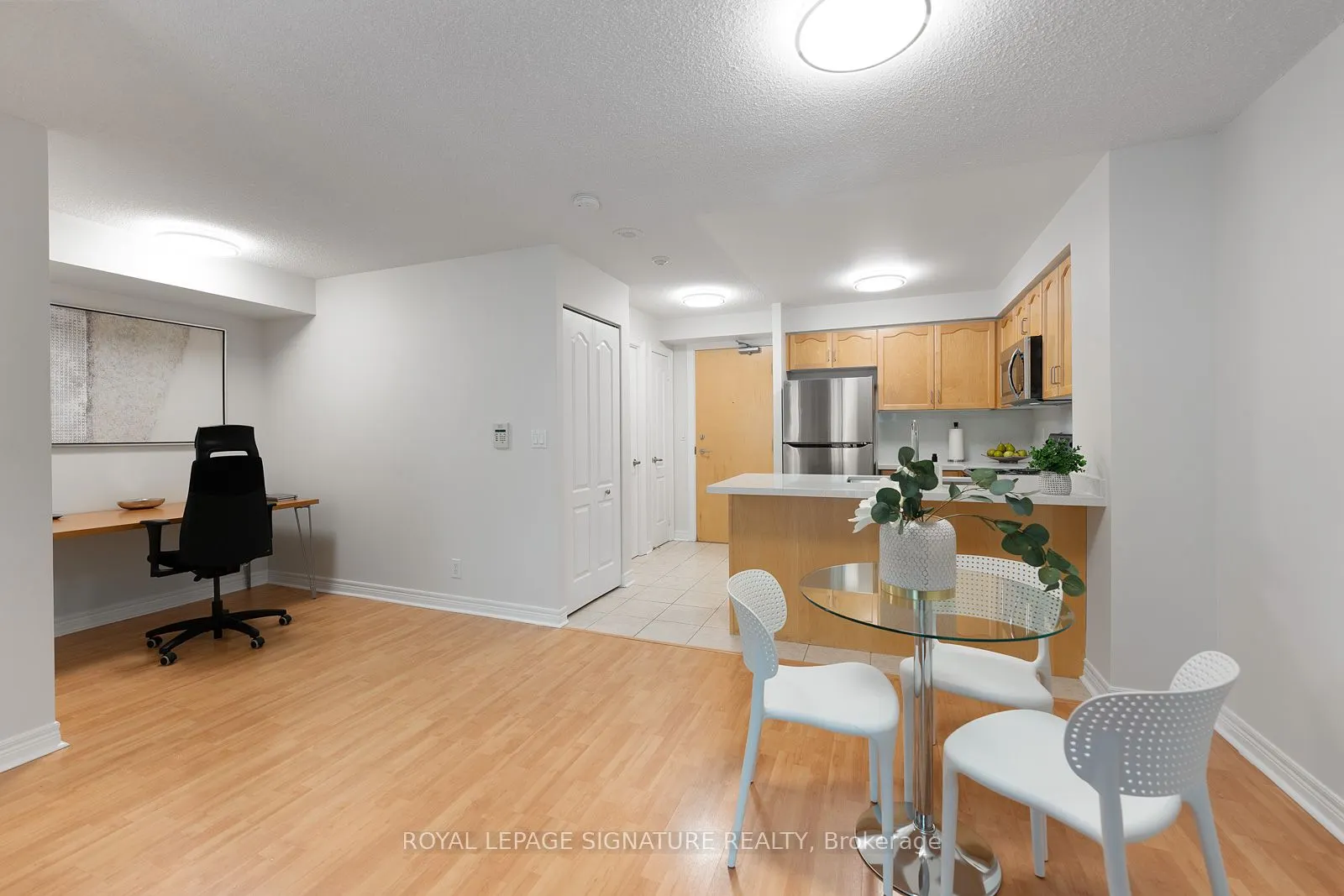 212 Eglinton Avenue E, #605