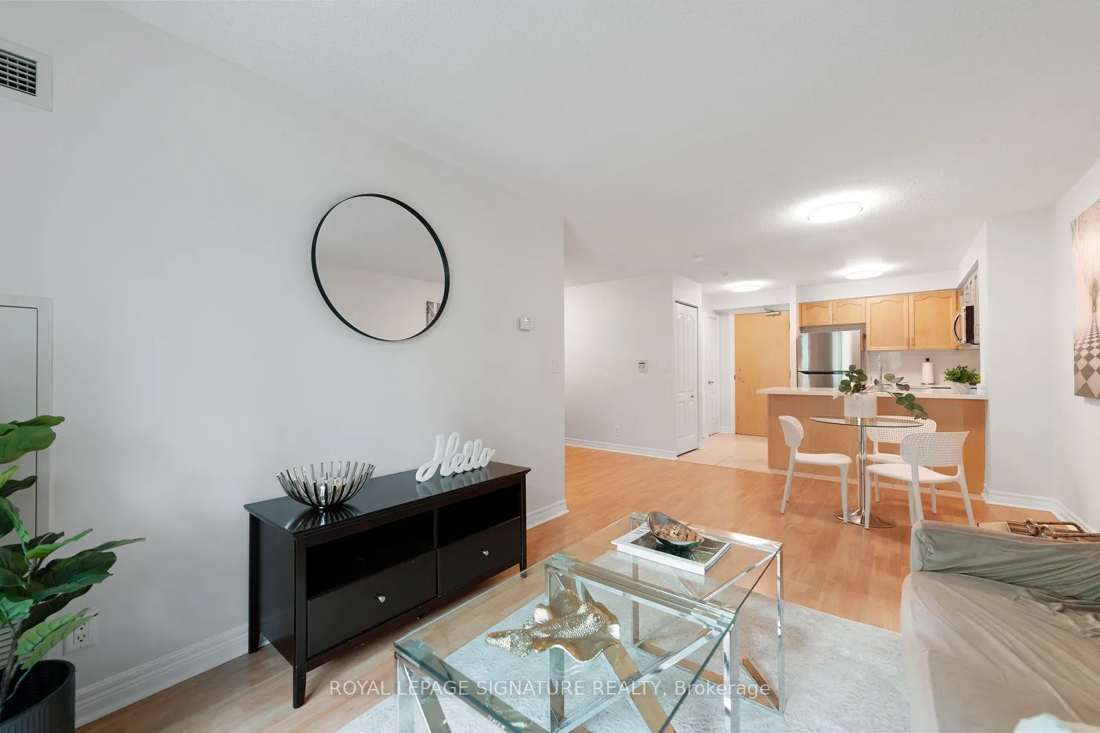 212 Eglinton Avenue E, #605