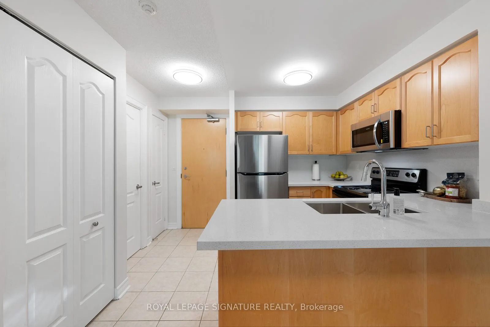 212 Eglinton Avenue E, #605