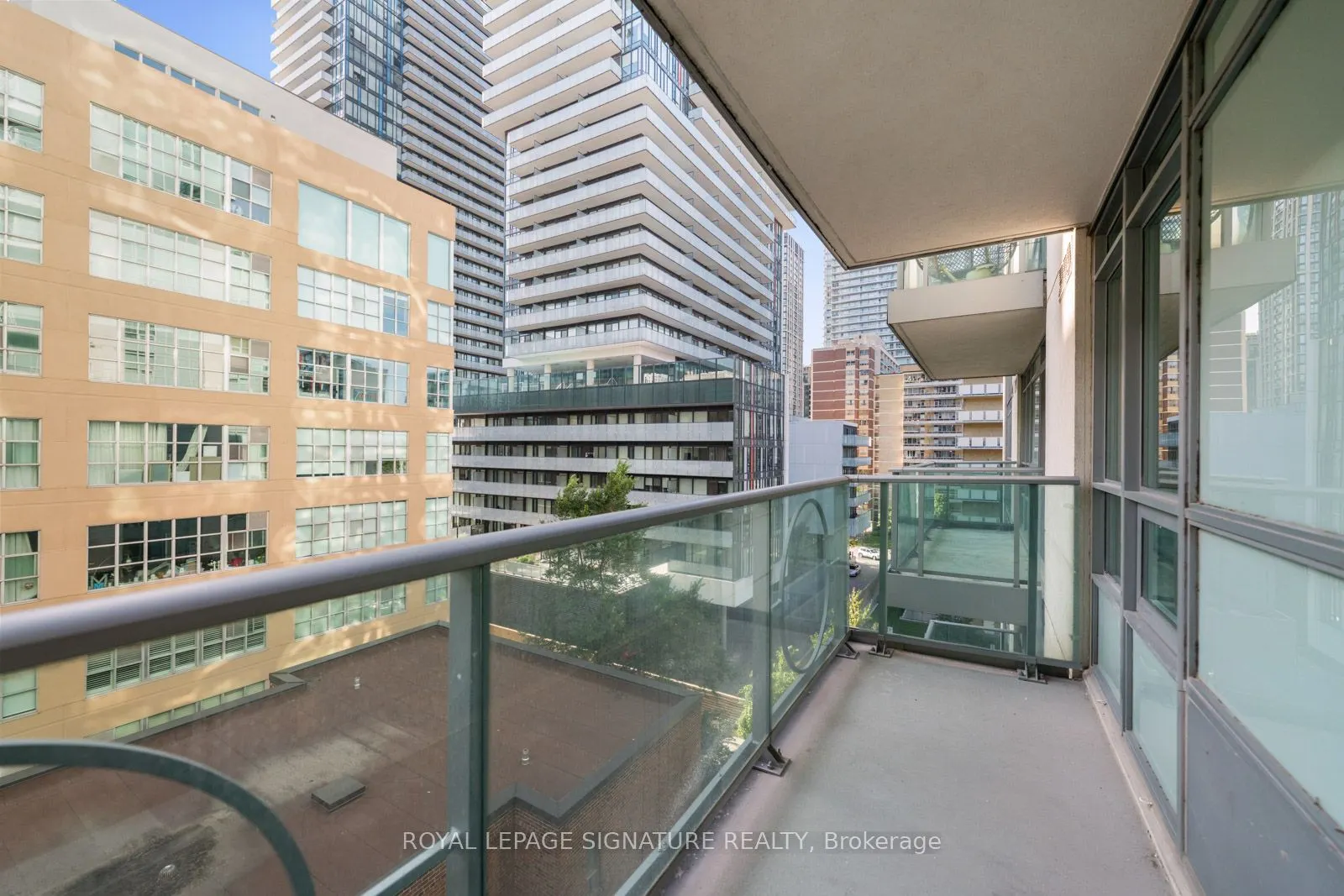 212 Eglinton Avenue E, #605