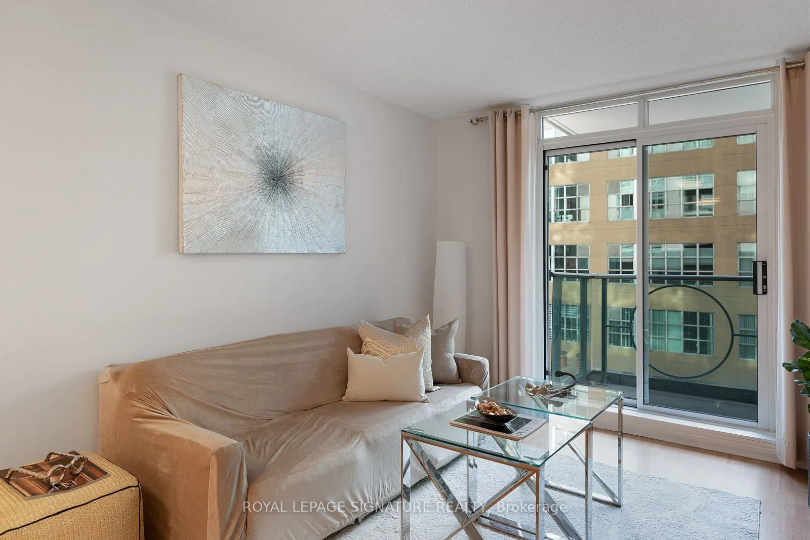212 Eglinton Avenue E, #605