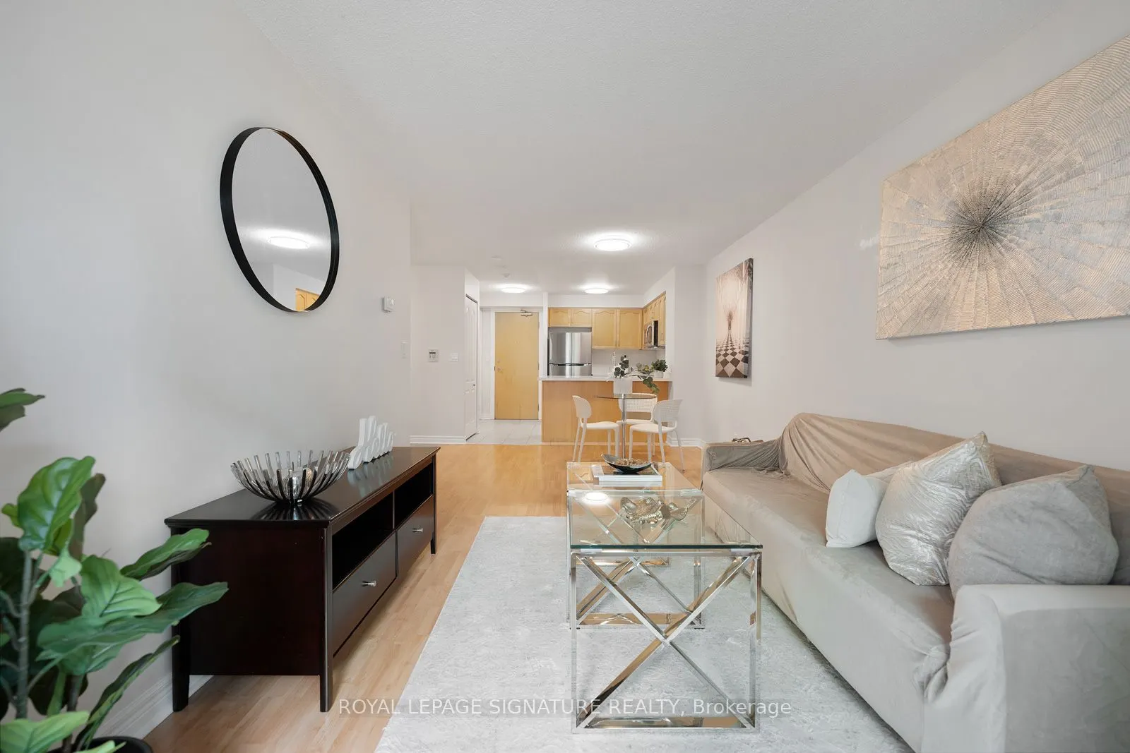 212 Eglinton Avenue E, #605