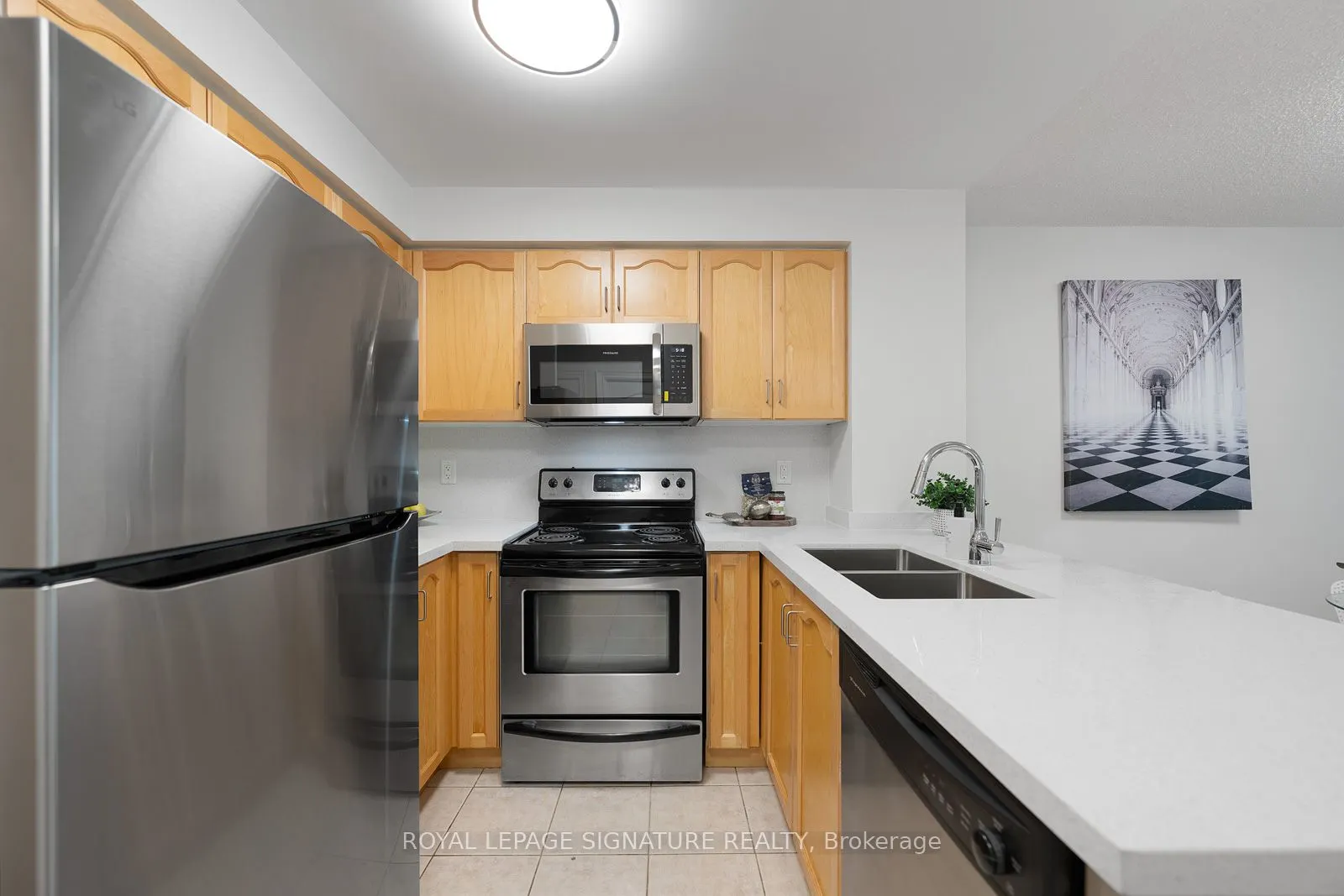 212 Eglinton Avenue E, #605