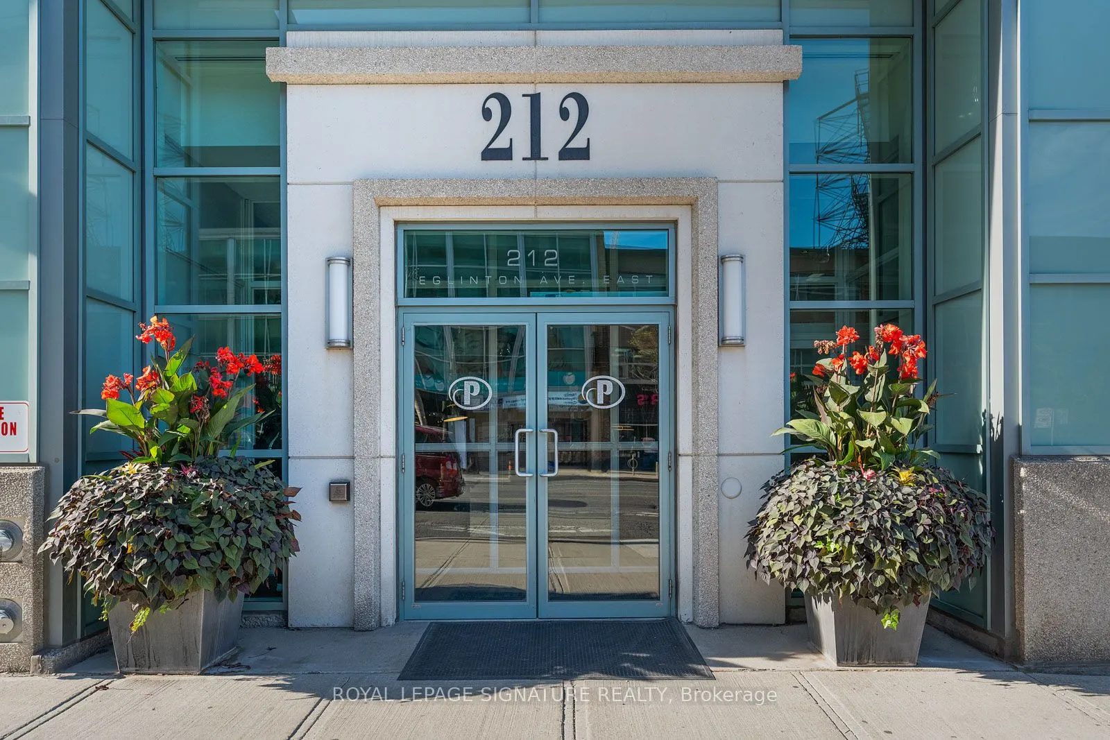 212 Eglinton Avenue E, #605