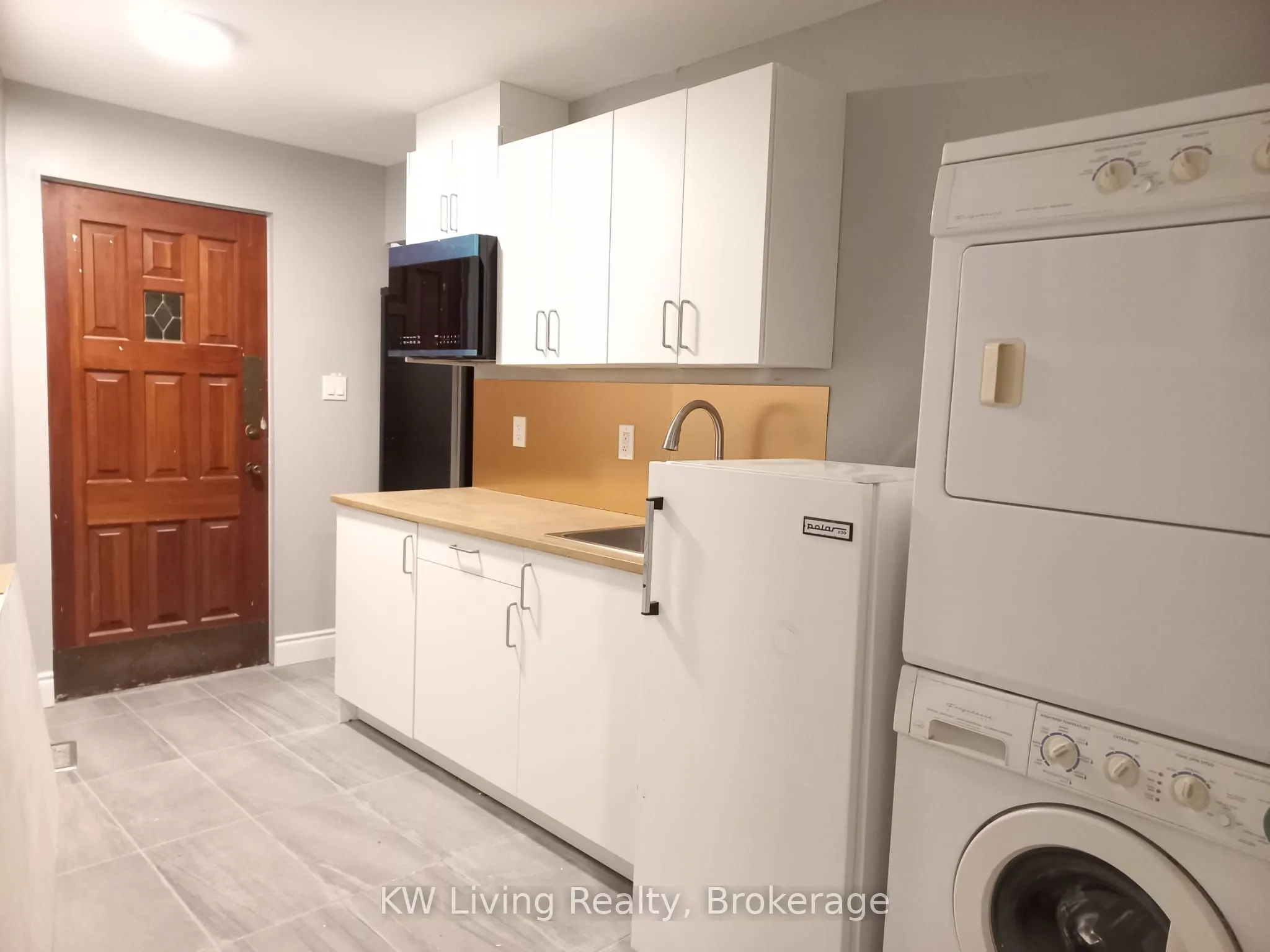 8 Clareville Crescent