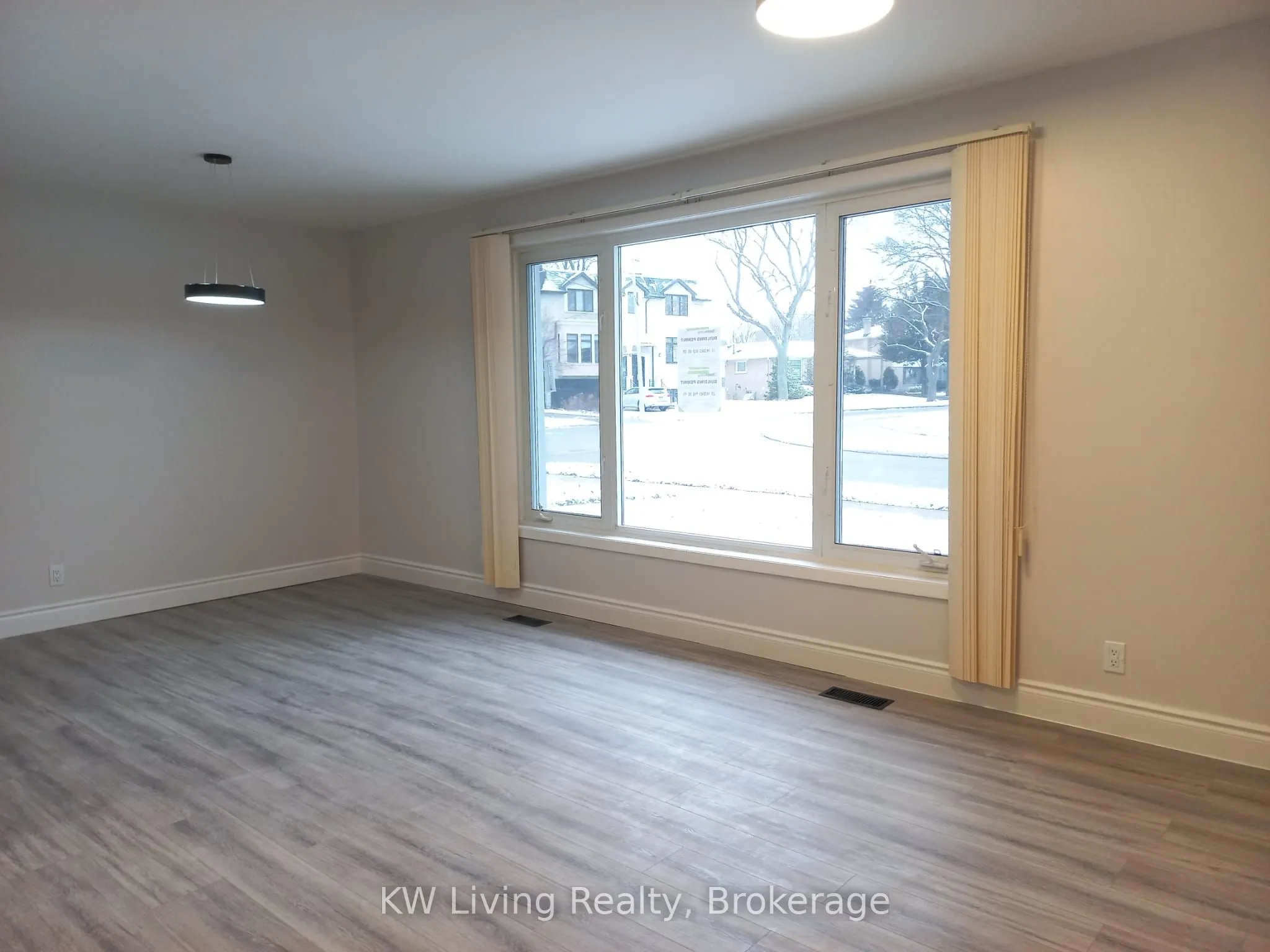 8 Clareville Crescent