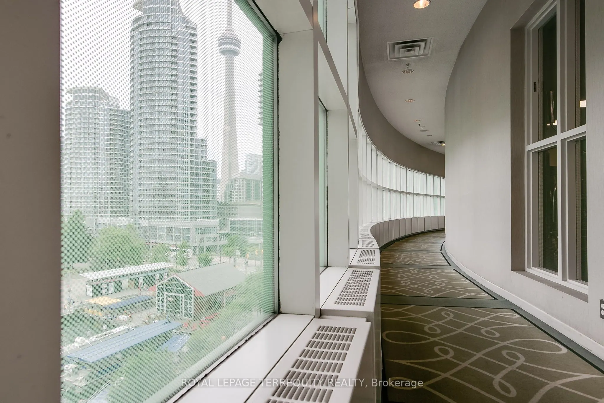 77 Harbour Square, #2707