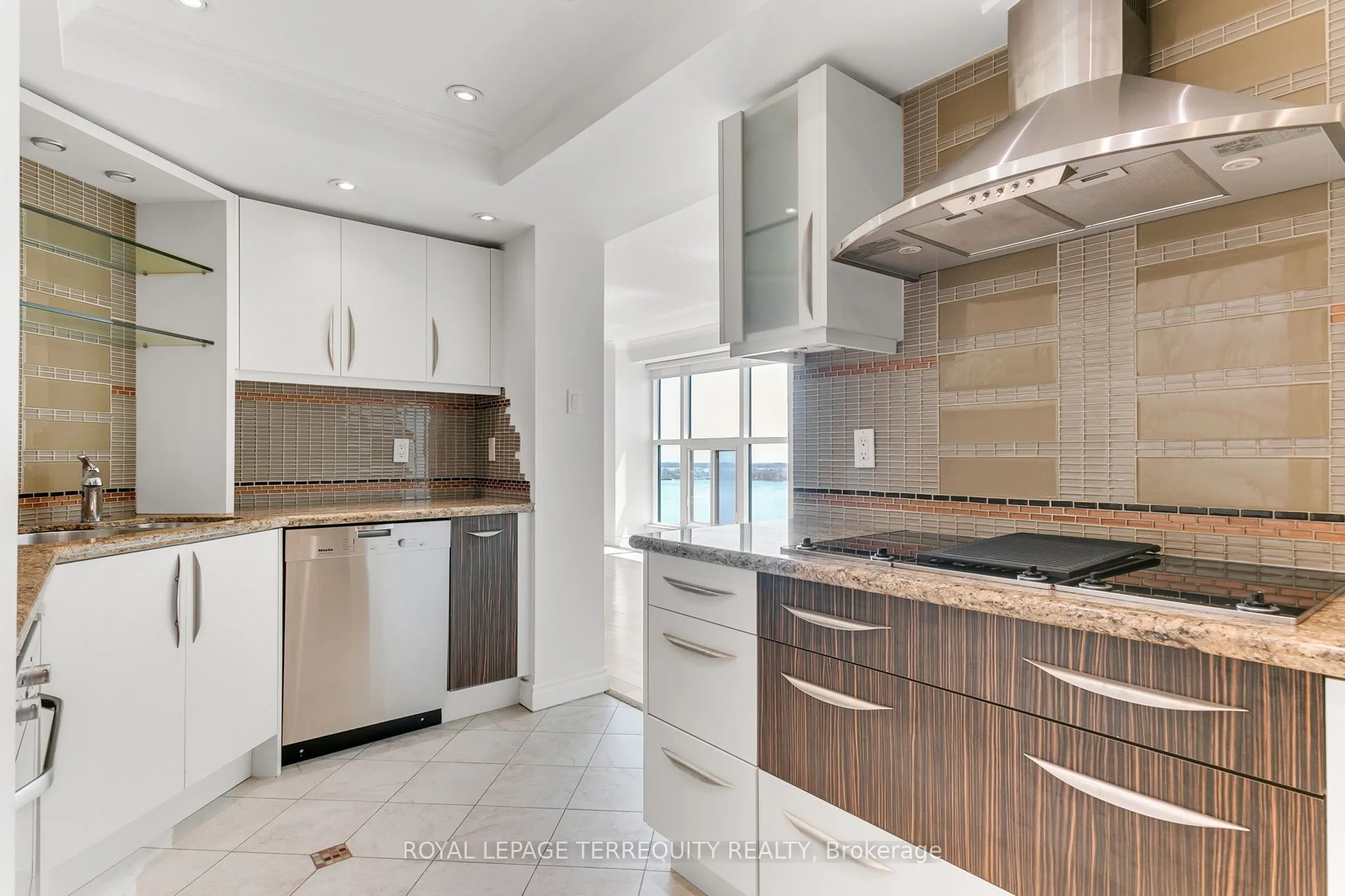 77 Harbour Square, #2707