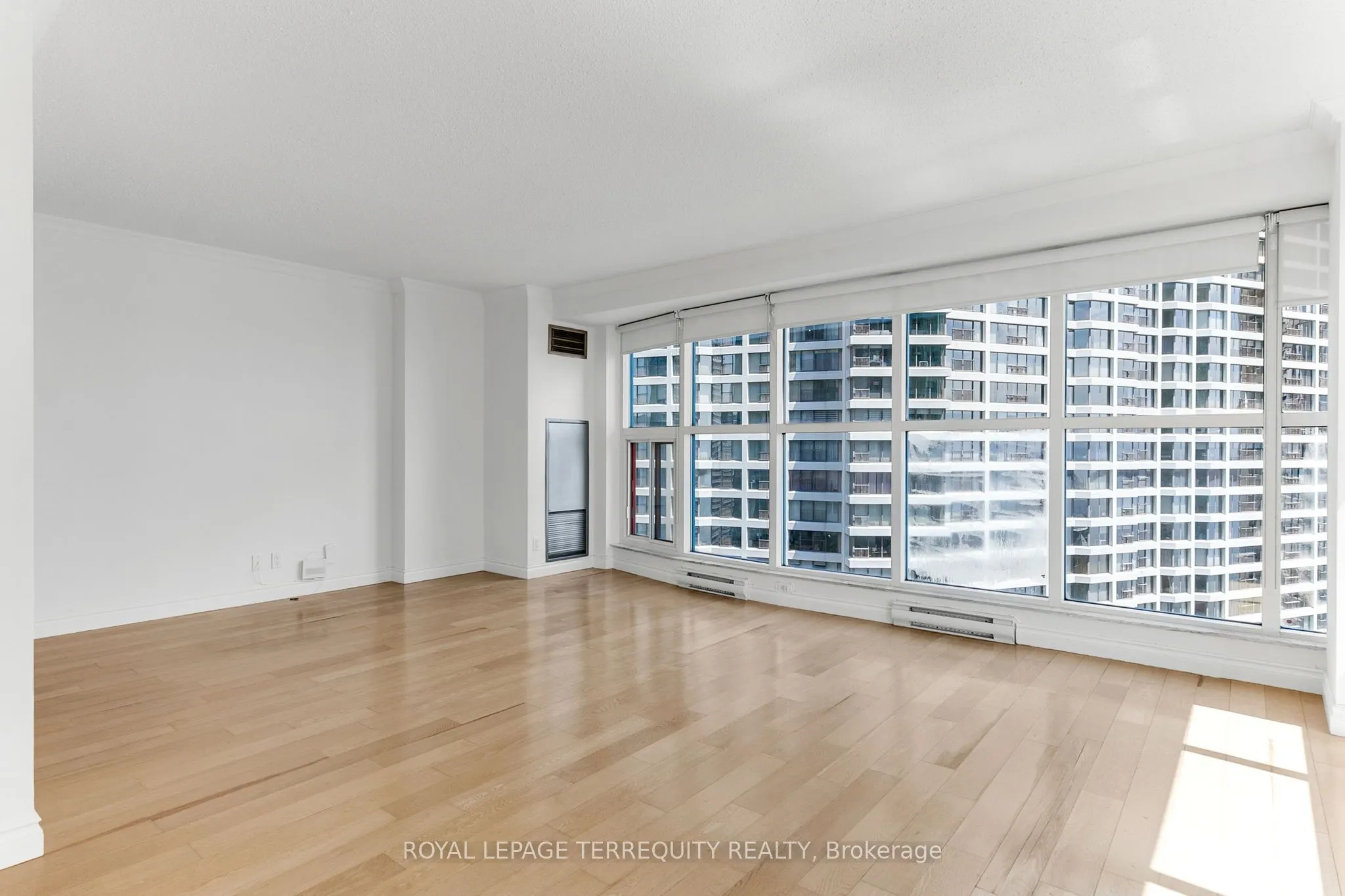 77 Harbour Square, #2707