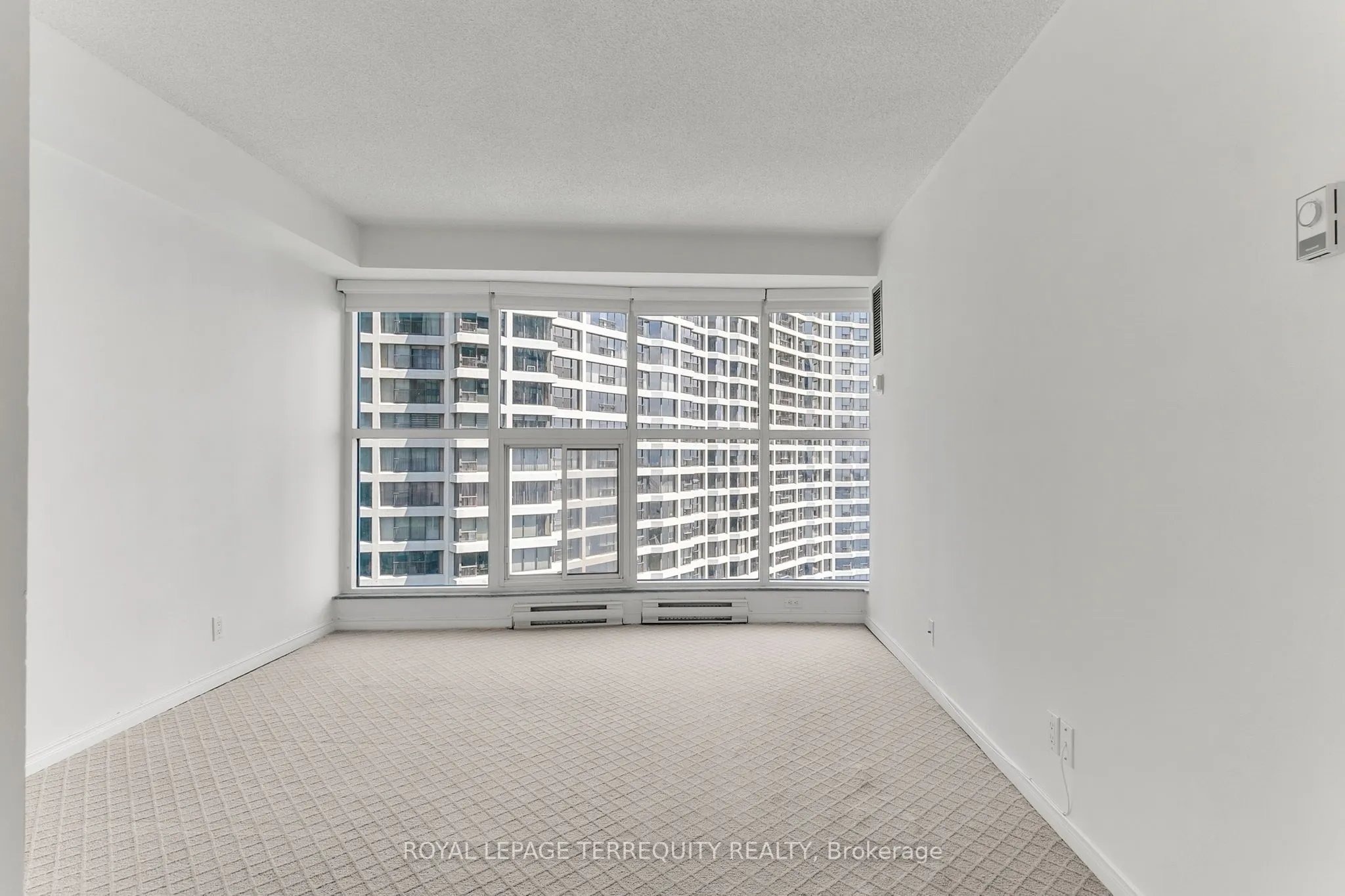 77 Harbour Square, #2707
