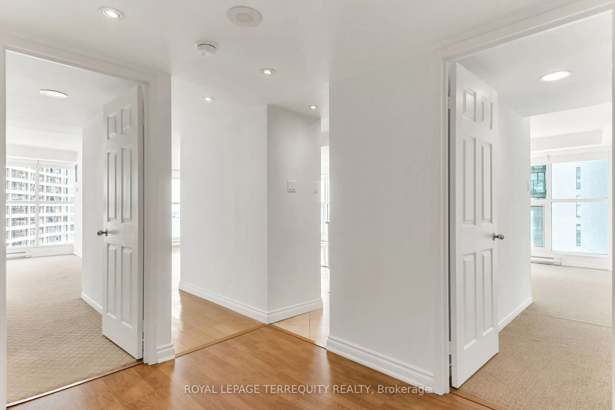 77 Harbour Square, #2707