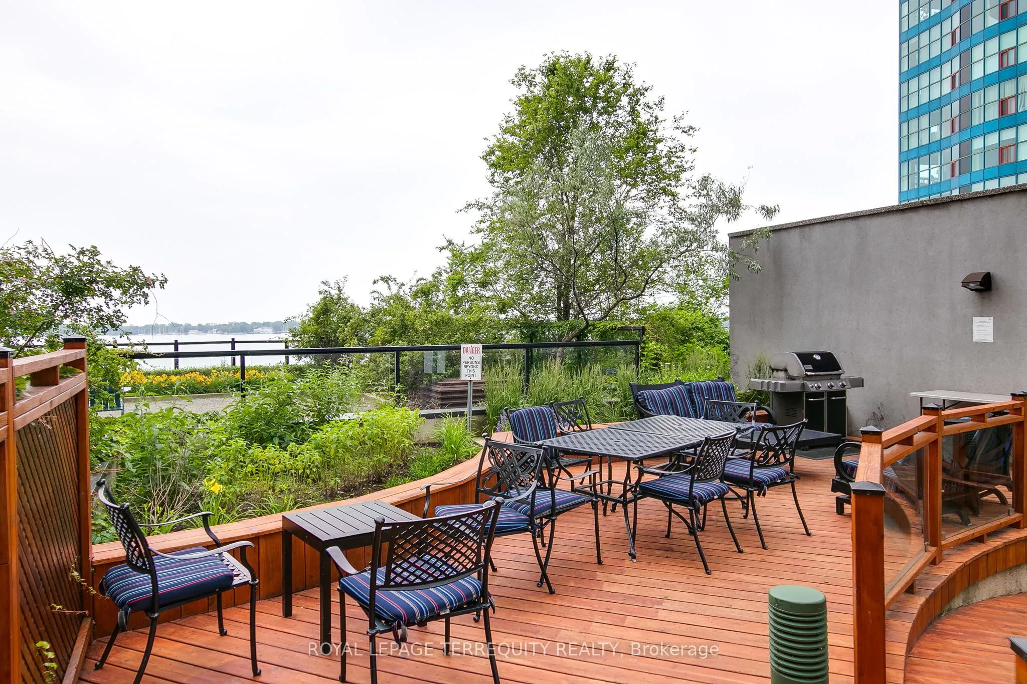 77 Harbour Square, #2707