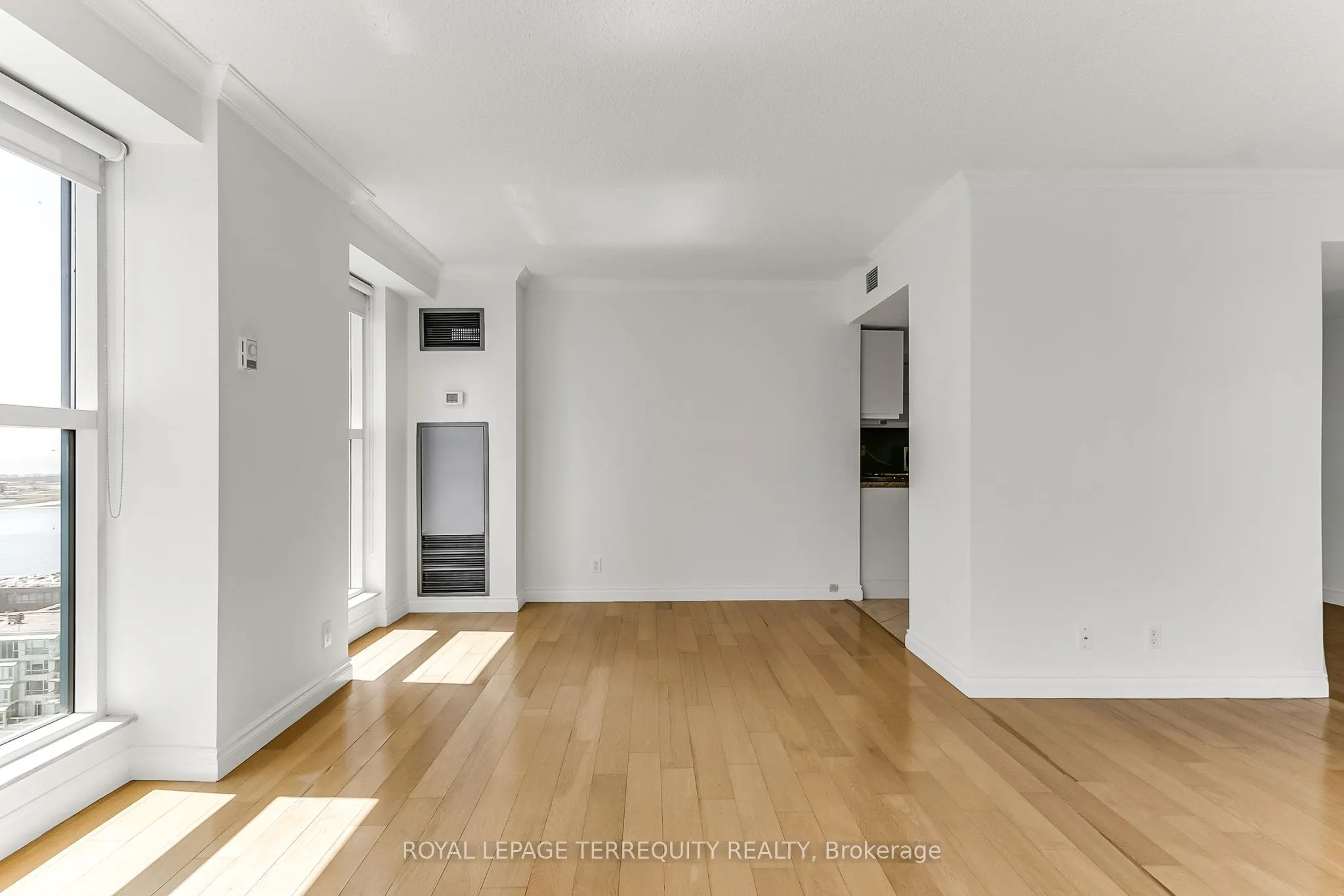 77 Harbour Square, #2707