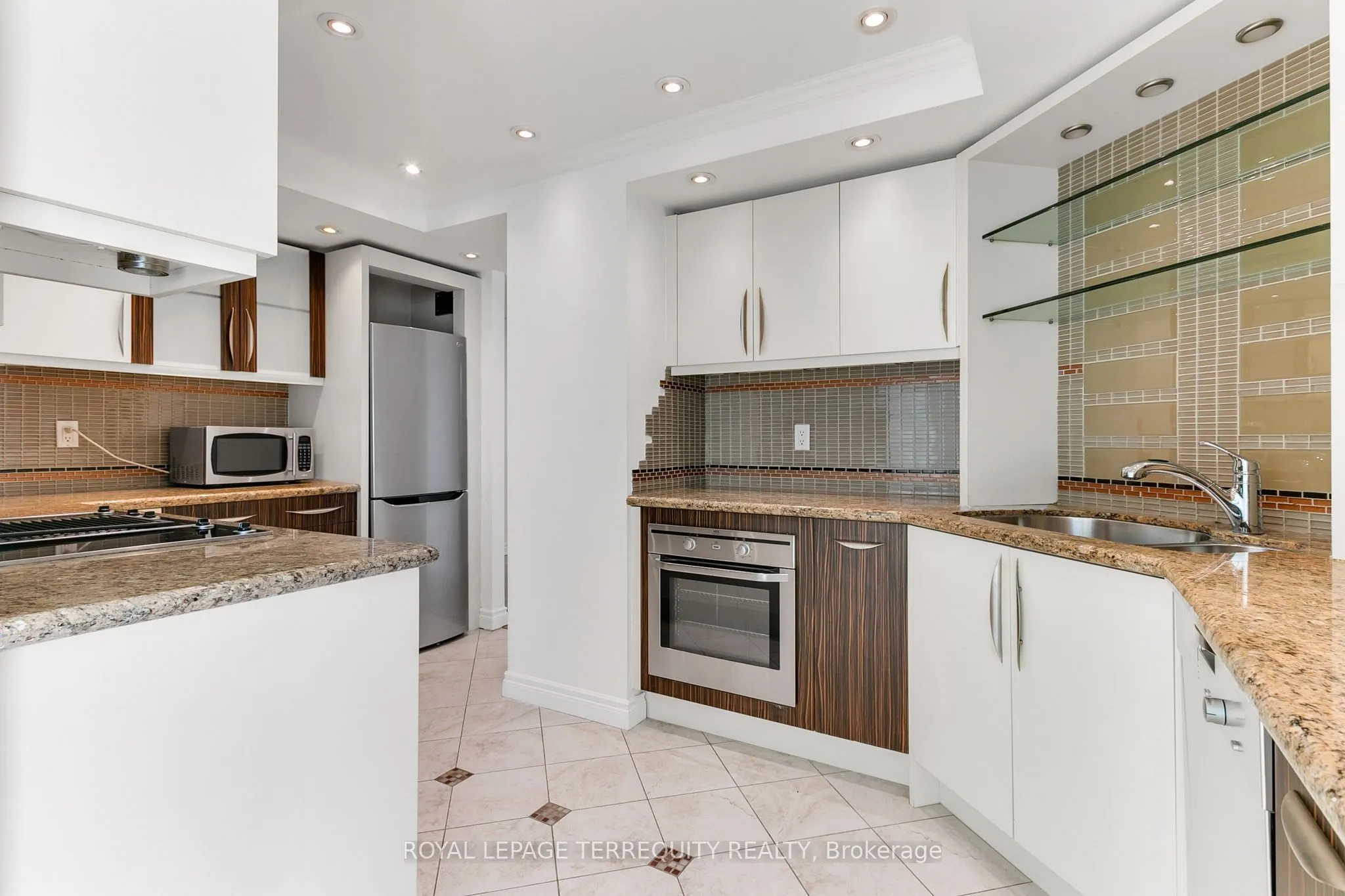 77 Harbour Square, #2707