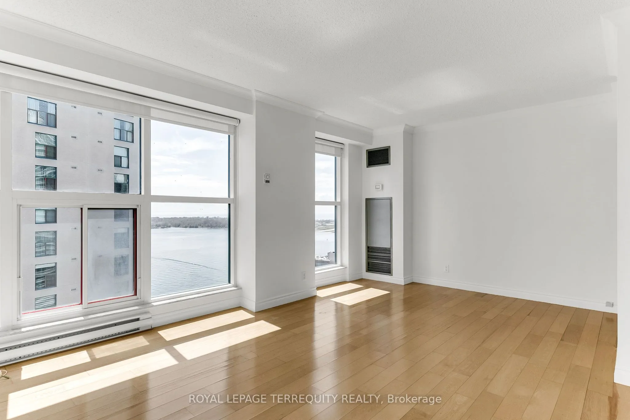 77 Harbour Square, #2707