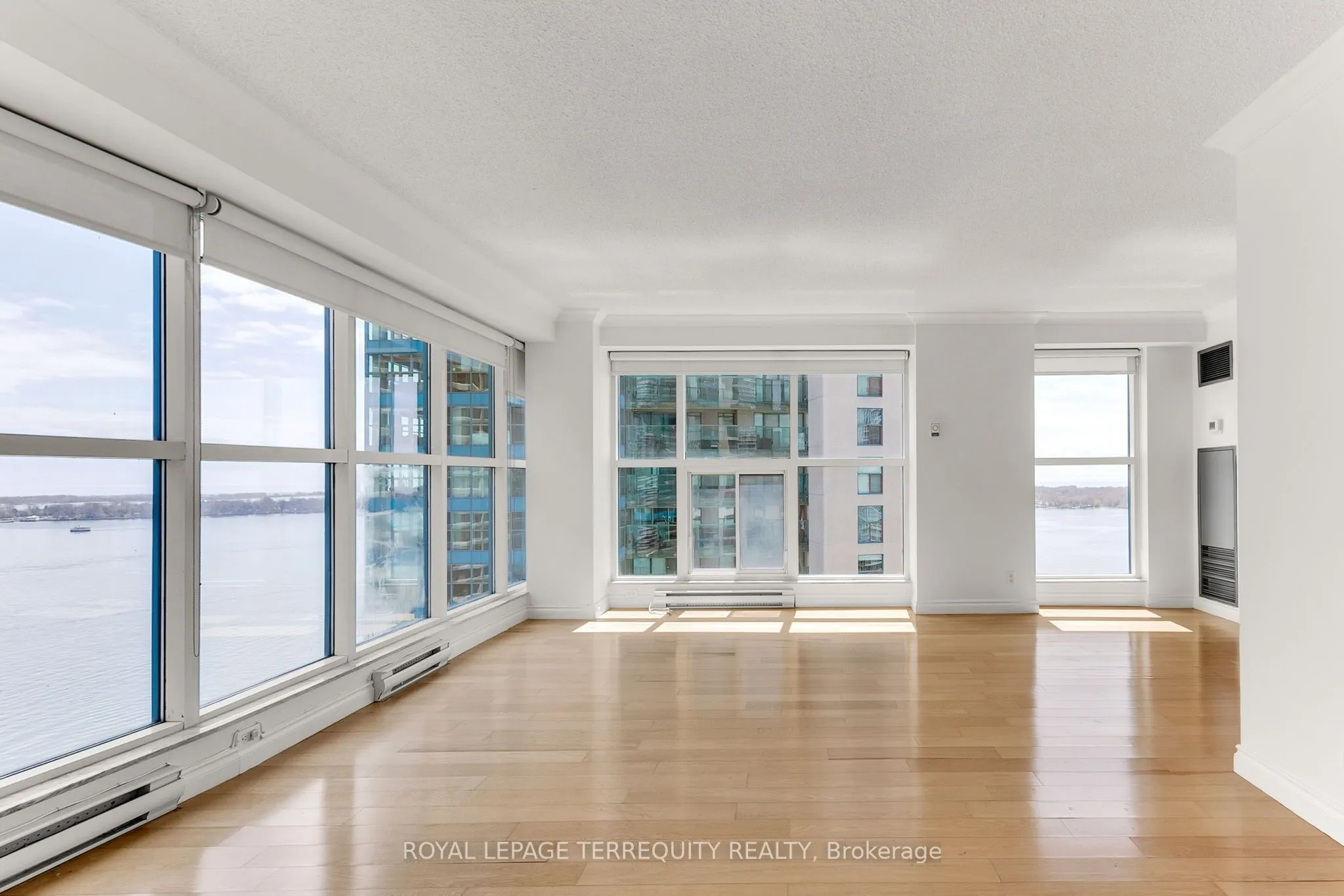 77 Harbour Square, #2707