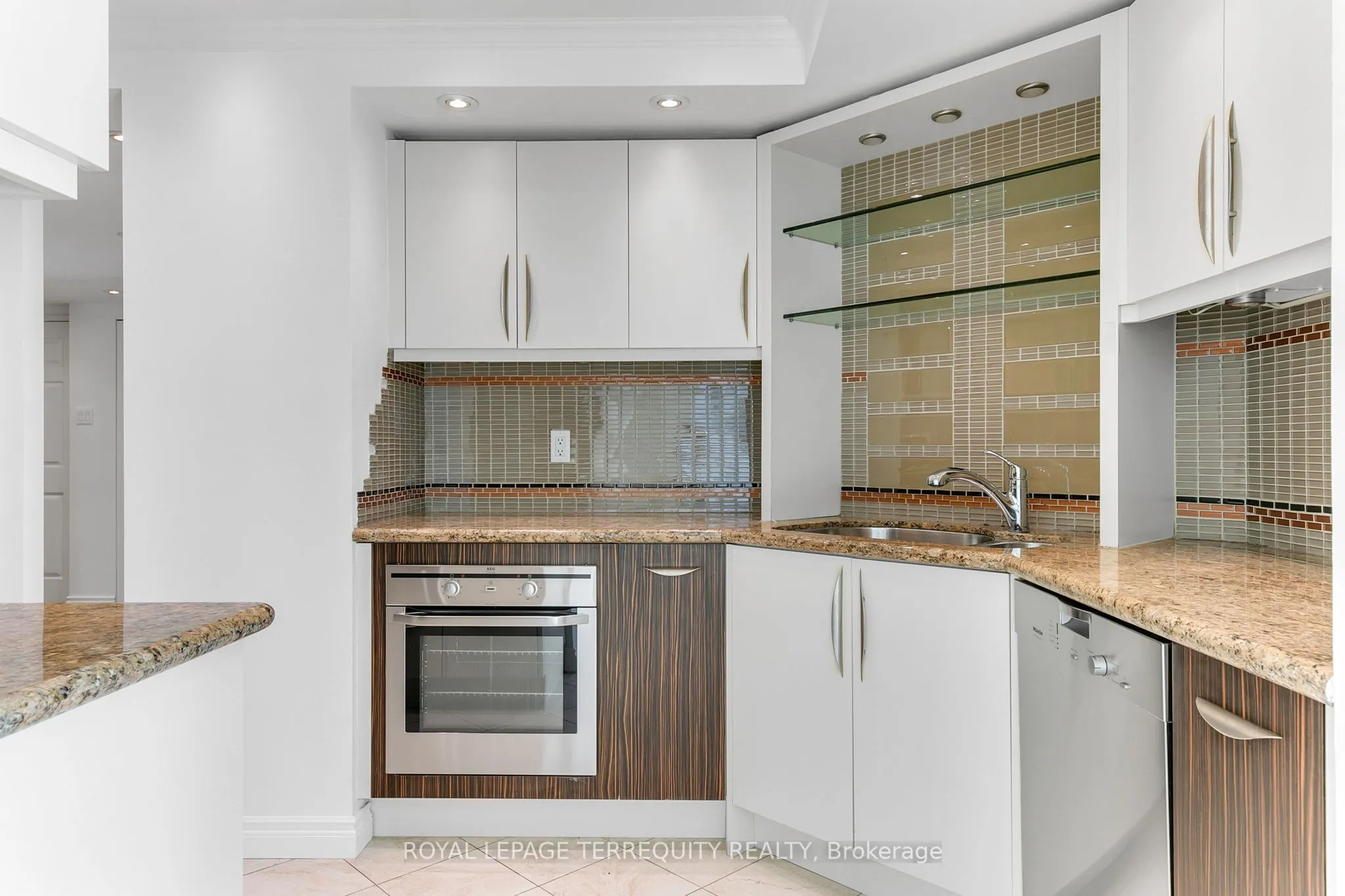 77 Harbour Square, #2707