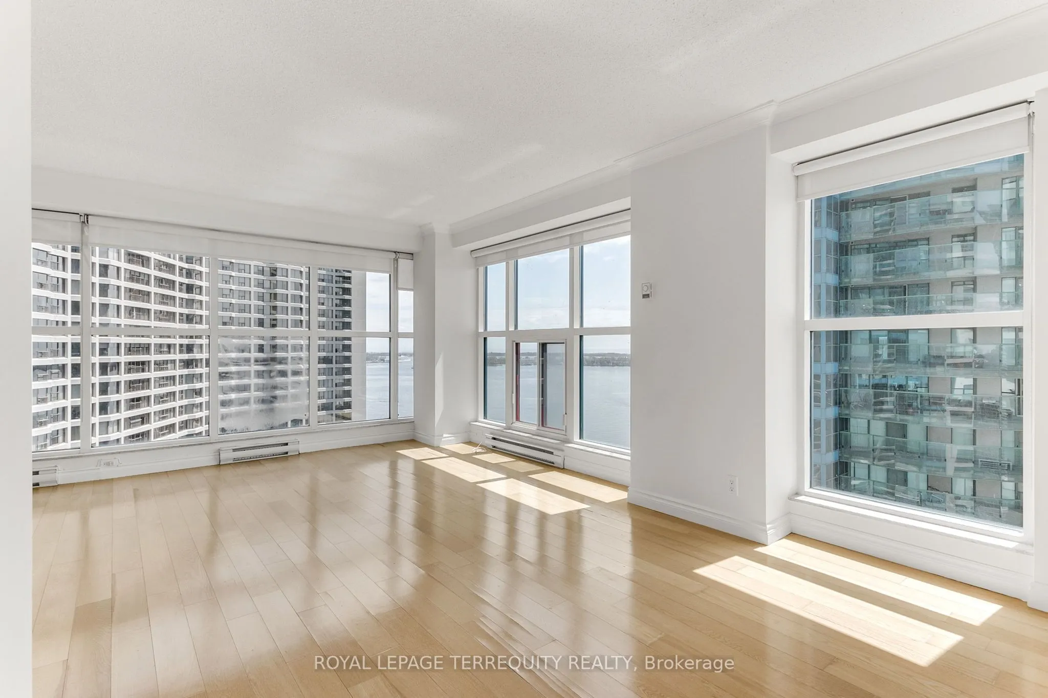77 Harbour Square, #2707