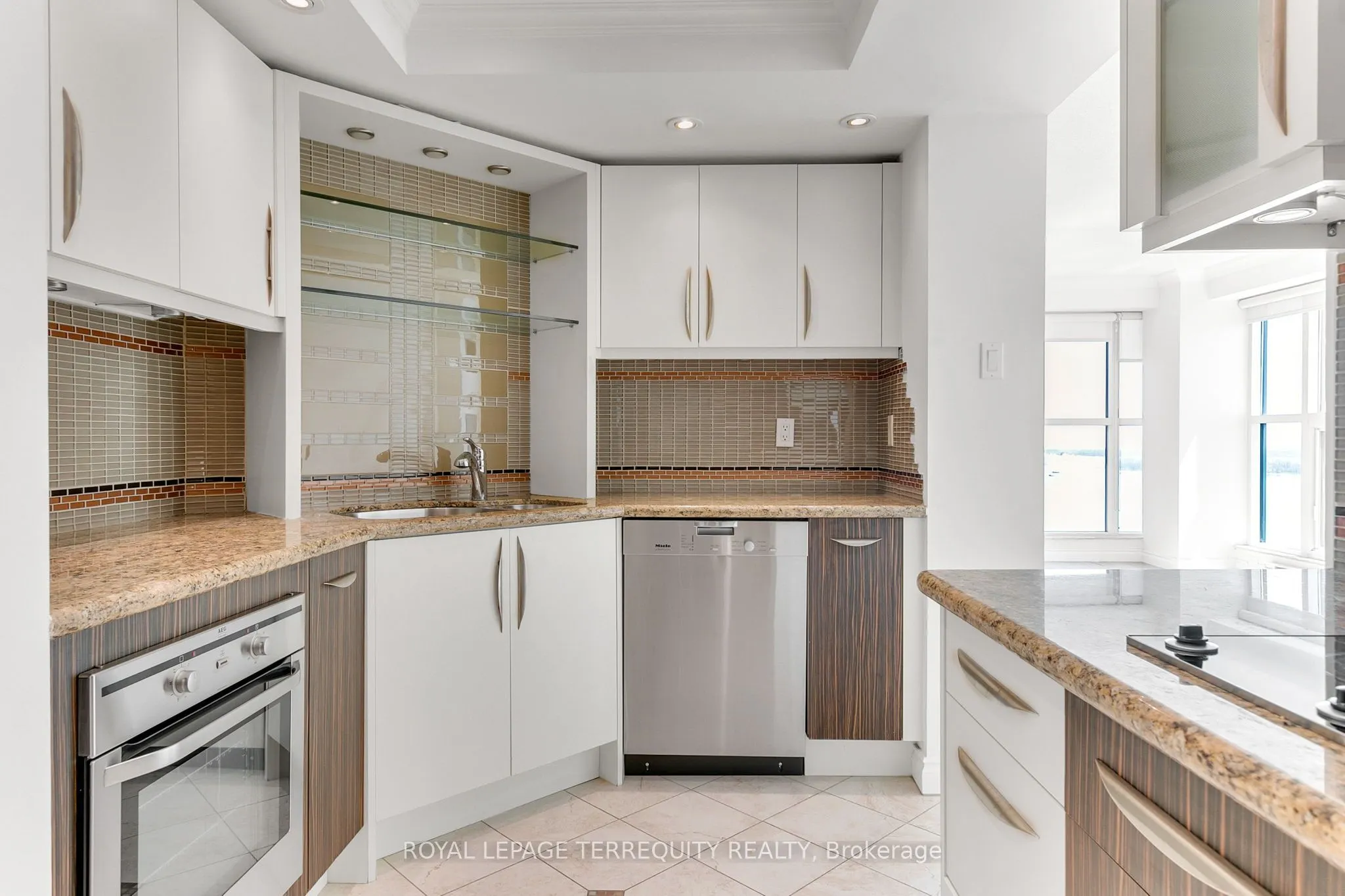 77 Harbour Square, #2707