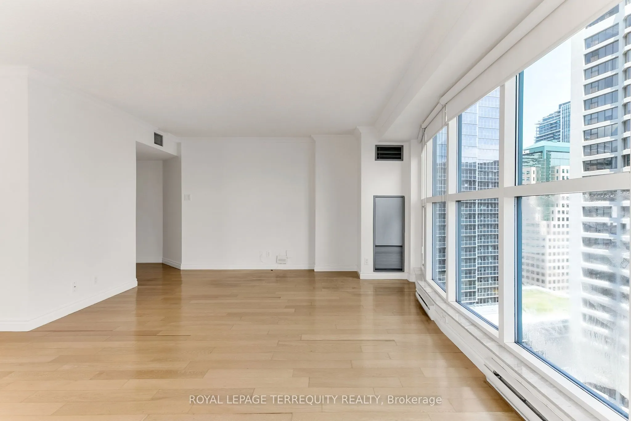 77 Harbour Square, #2707