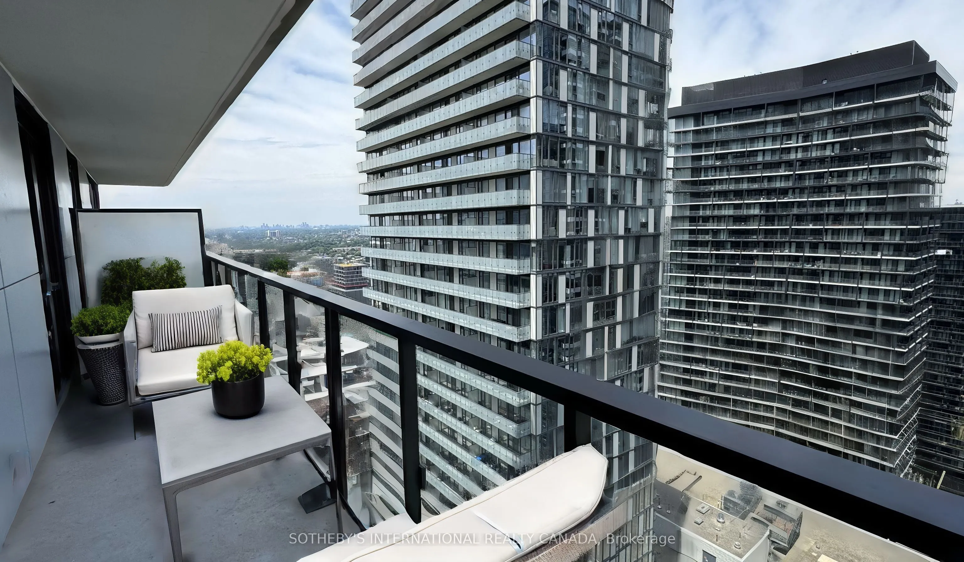 28 Widmer Street, #3226