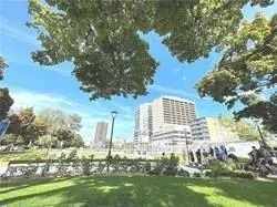 720 Spadina Avenue, #810